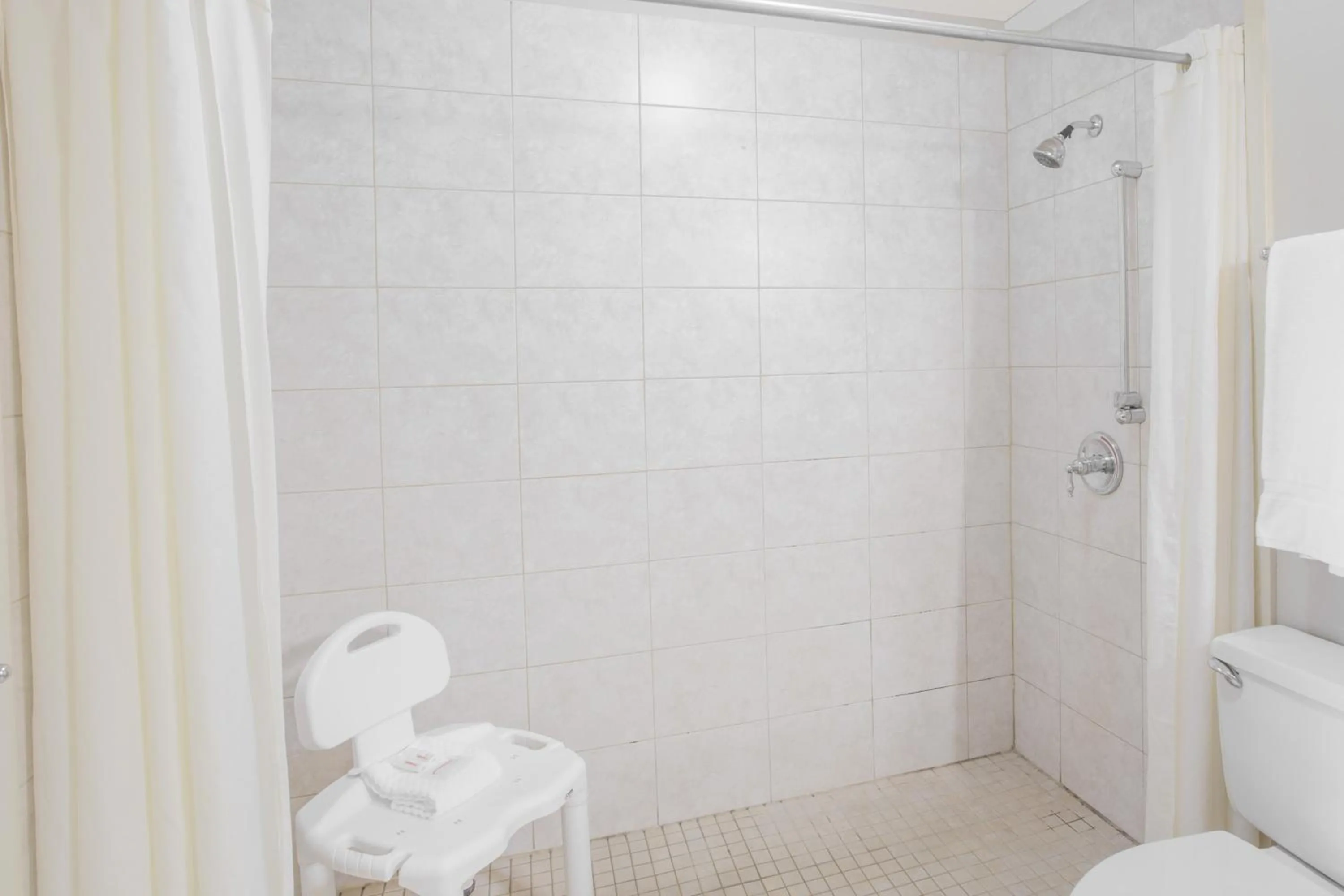 King Room - Disability Access/Smoking in Super 8 by Wyndham Jasper