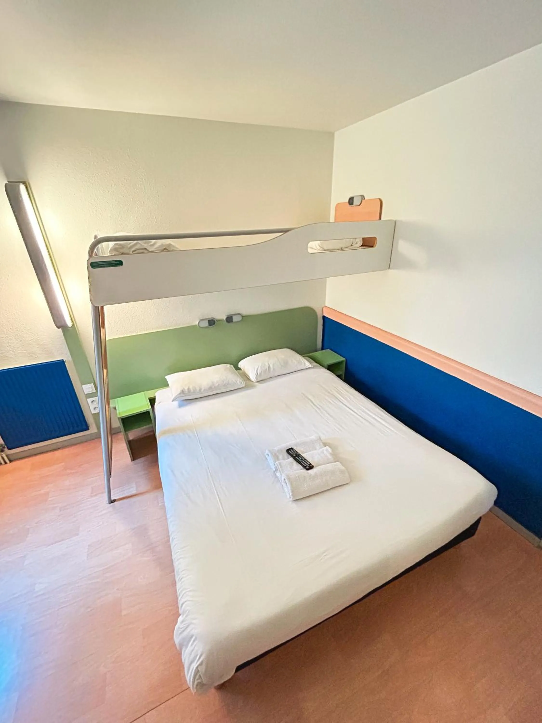 Twin Room with Bunk Bed in ibis budget Belfort Centre
