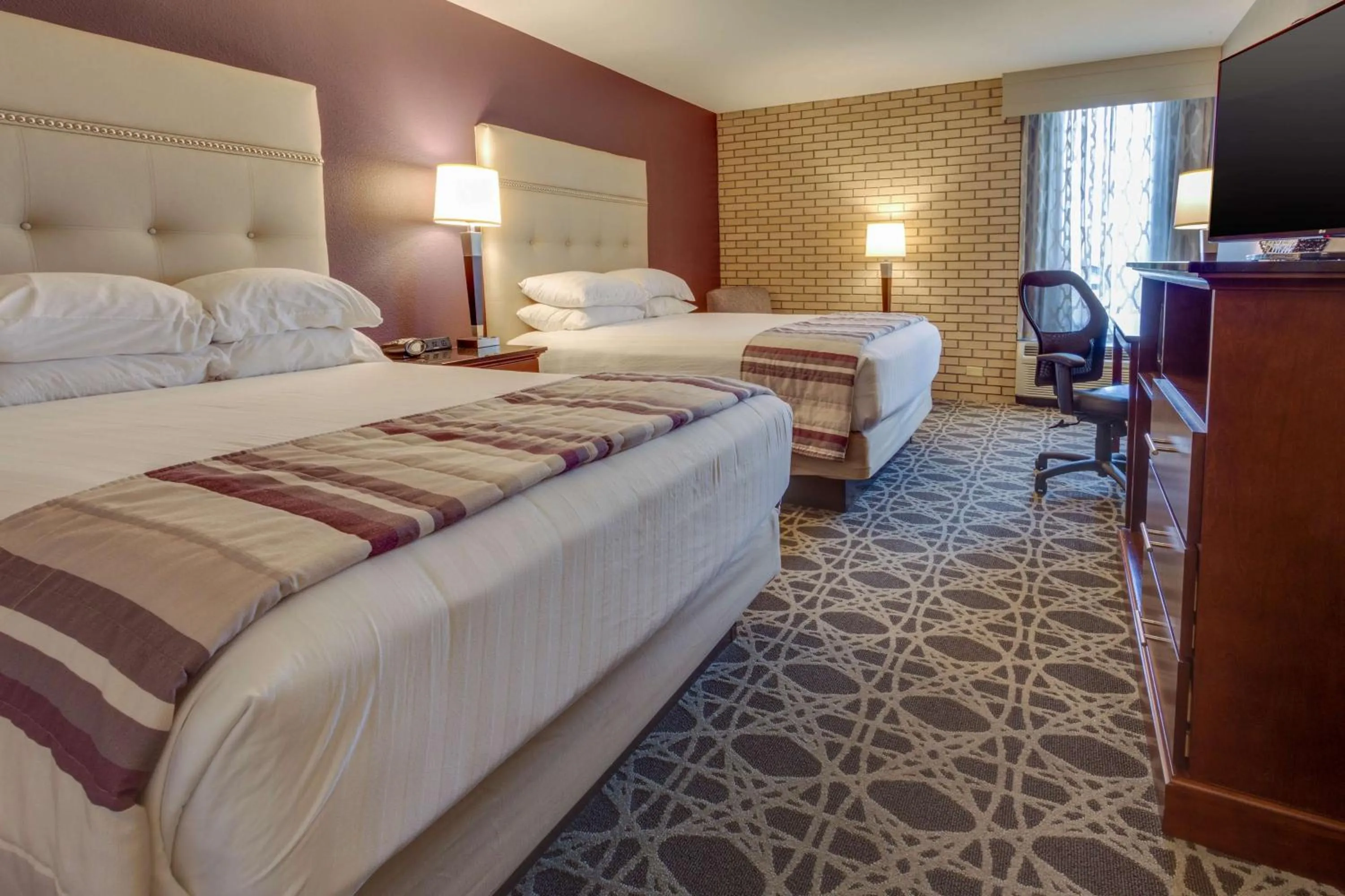 Superior Queen Room with Two Queen Beds in Drury Inn & Suites Hayti Caruthersville