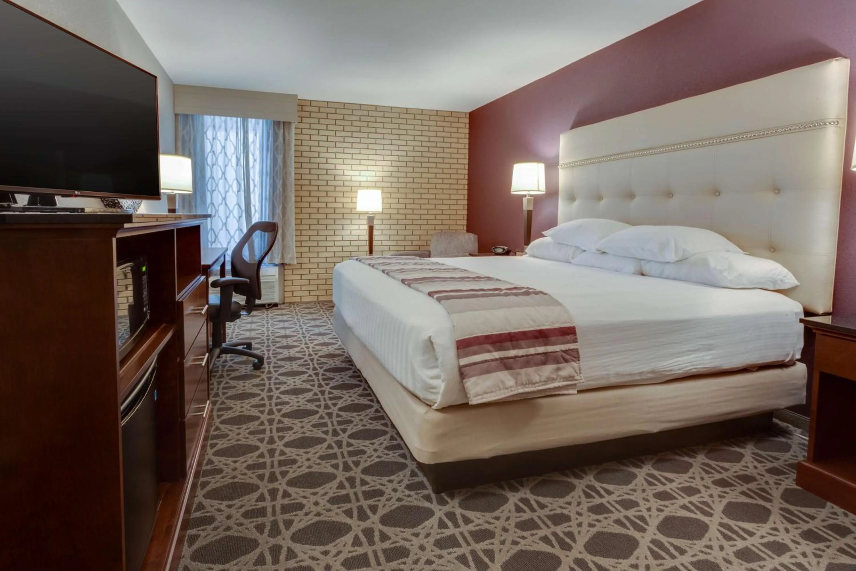 Deluxe King Room in Drury Inn & Suites Hayti Caruthersville