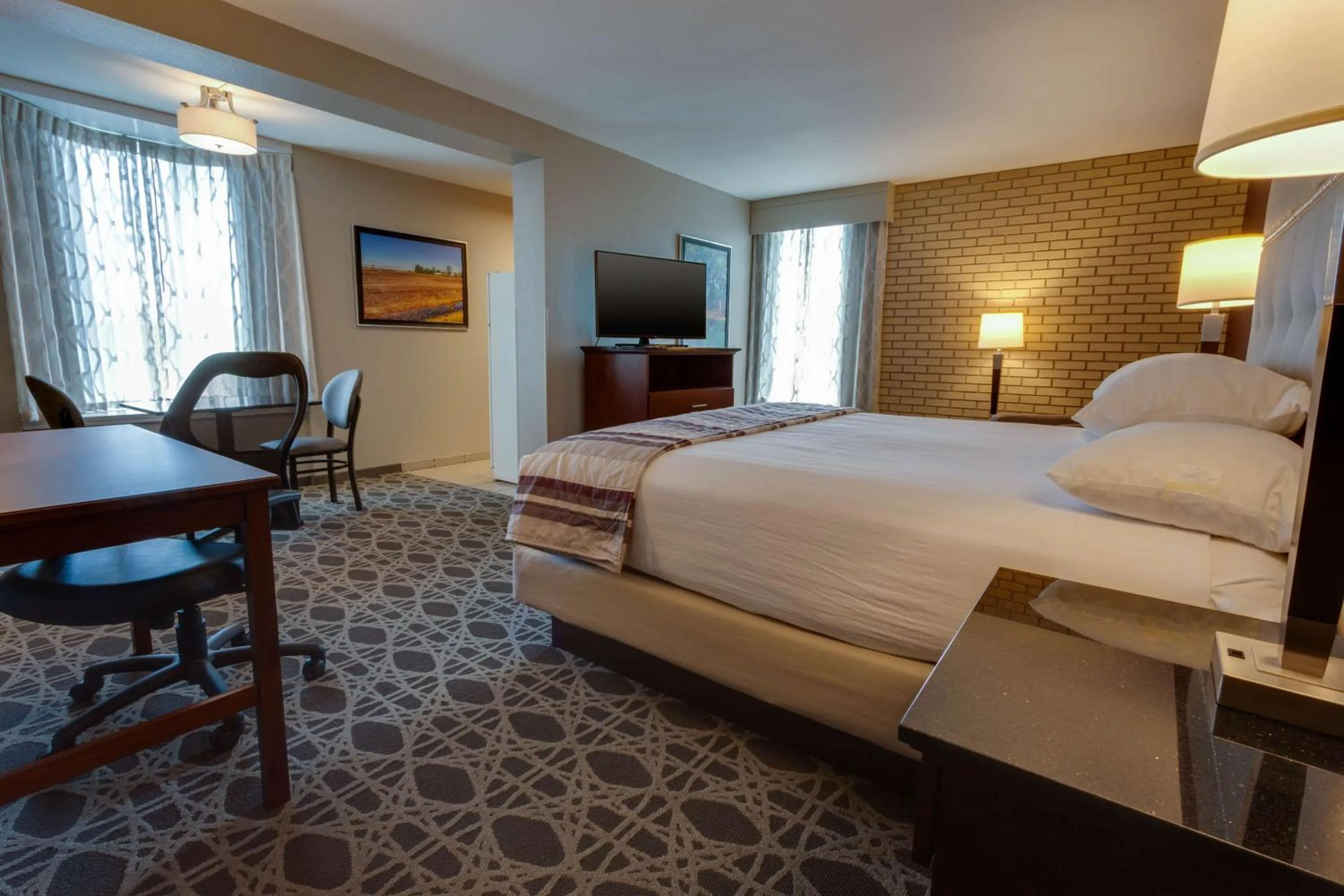 Superior King Room with Kitchen in Drury Inn & Suites Hayti Caruthersville