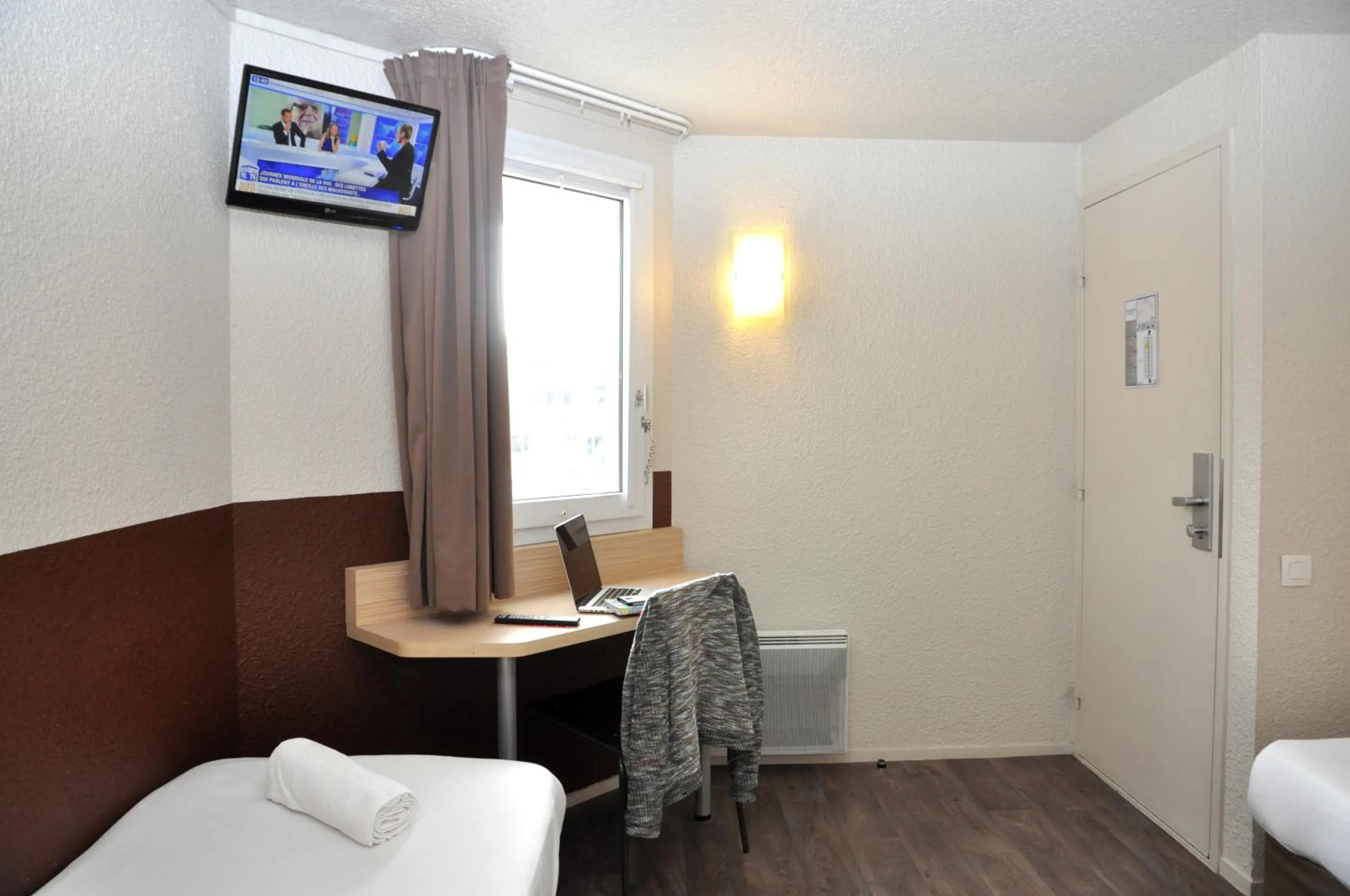 Twin Room in B Hotel Caen Mondeville