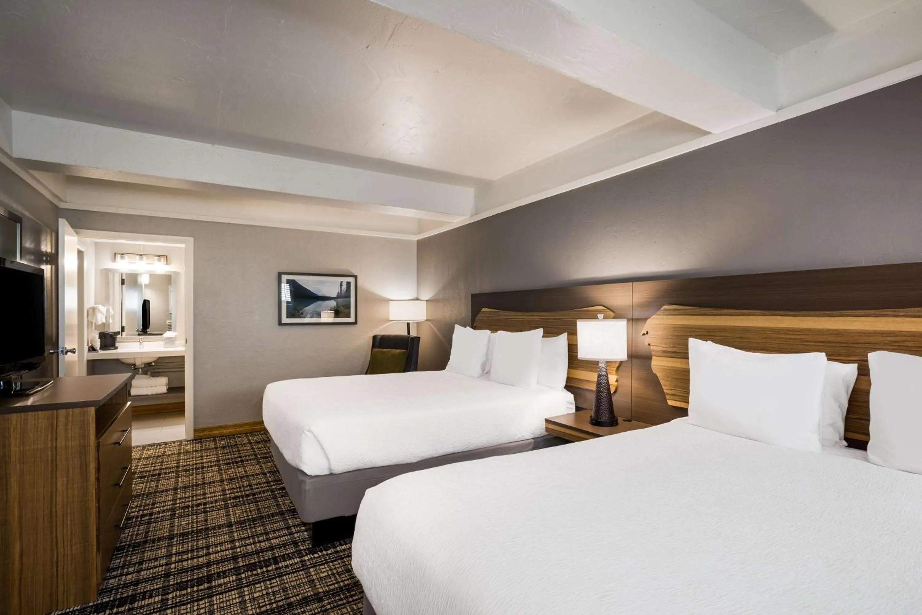 Queen Suite with Four Queen Beds and Sofa Bed in Best Western Antlers at Glenwood Springs
