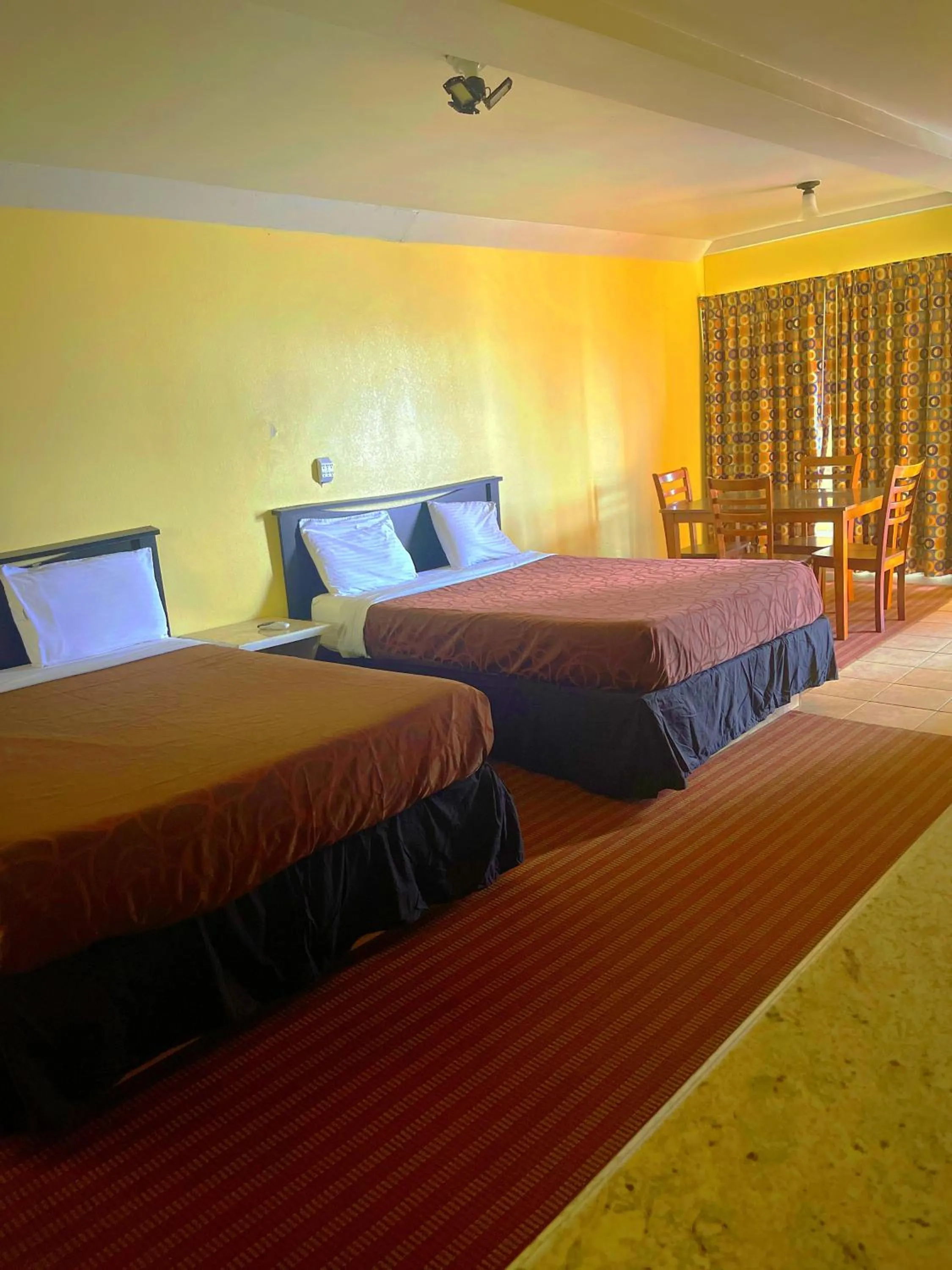 King Room with Kitchenette in Sea Shell Inn on the Beach