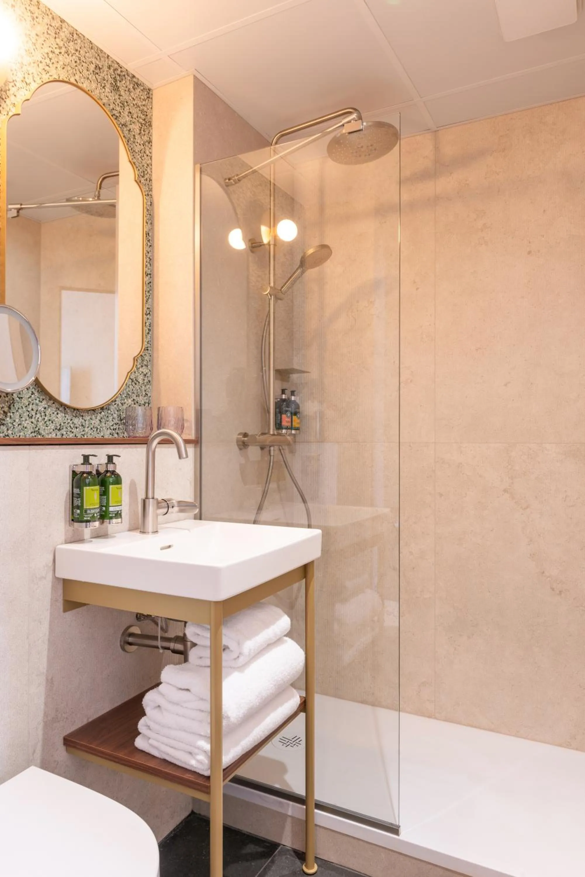 Pretty Double in Hôtel Brittany