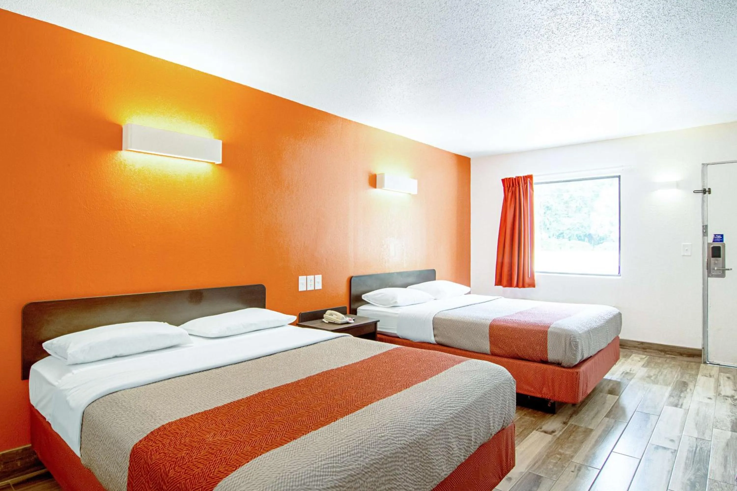 Queen Room with Two Queen Beds - Disability Access - Roll In Shower in Motel 6-Starke, FL