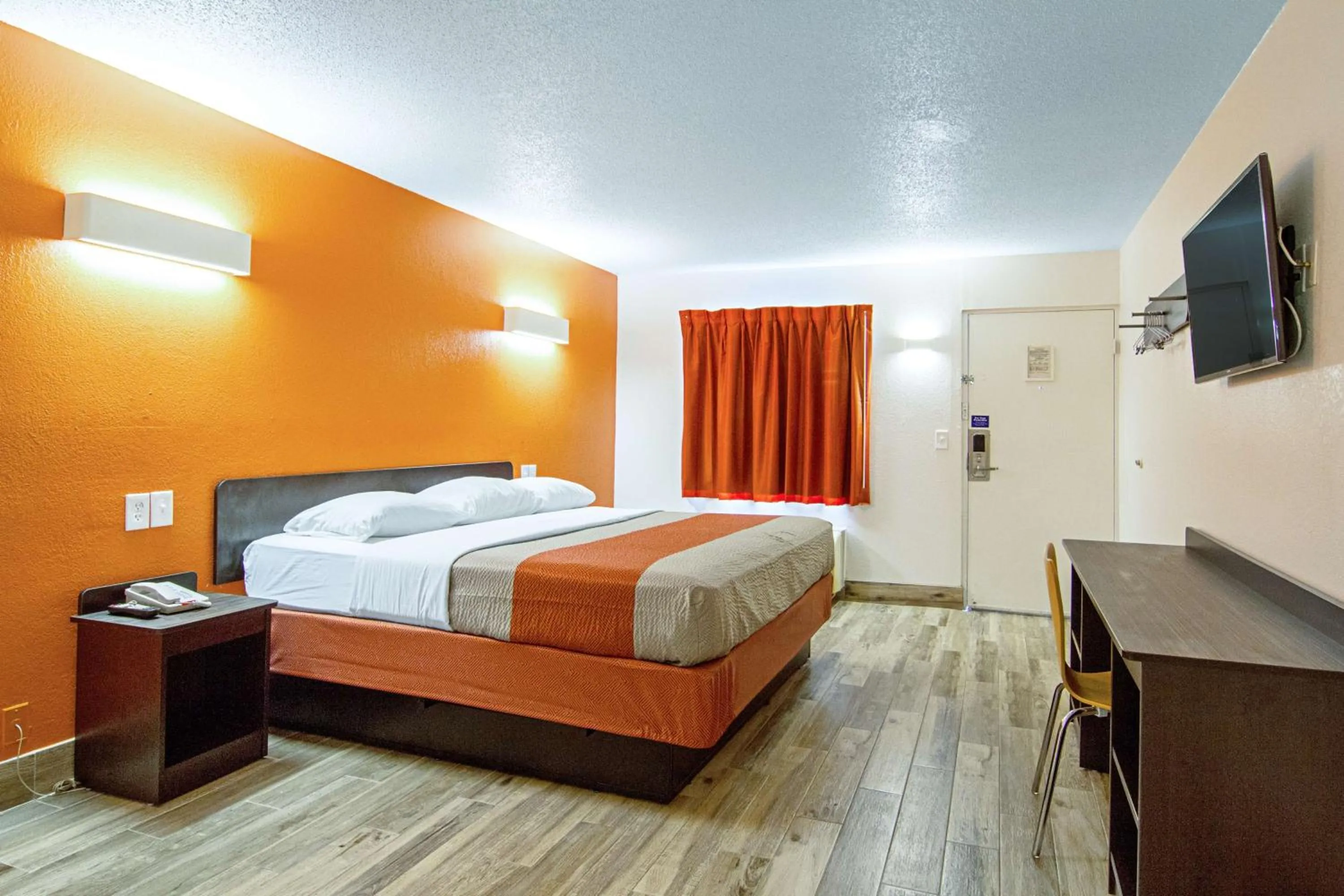 Deluxe King Room - Non-Smoking in Motel 6-Starke, FL