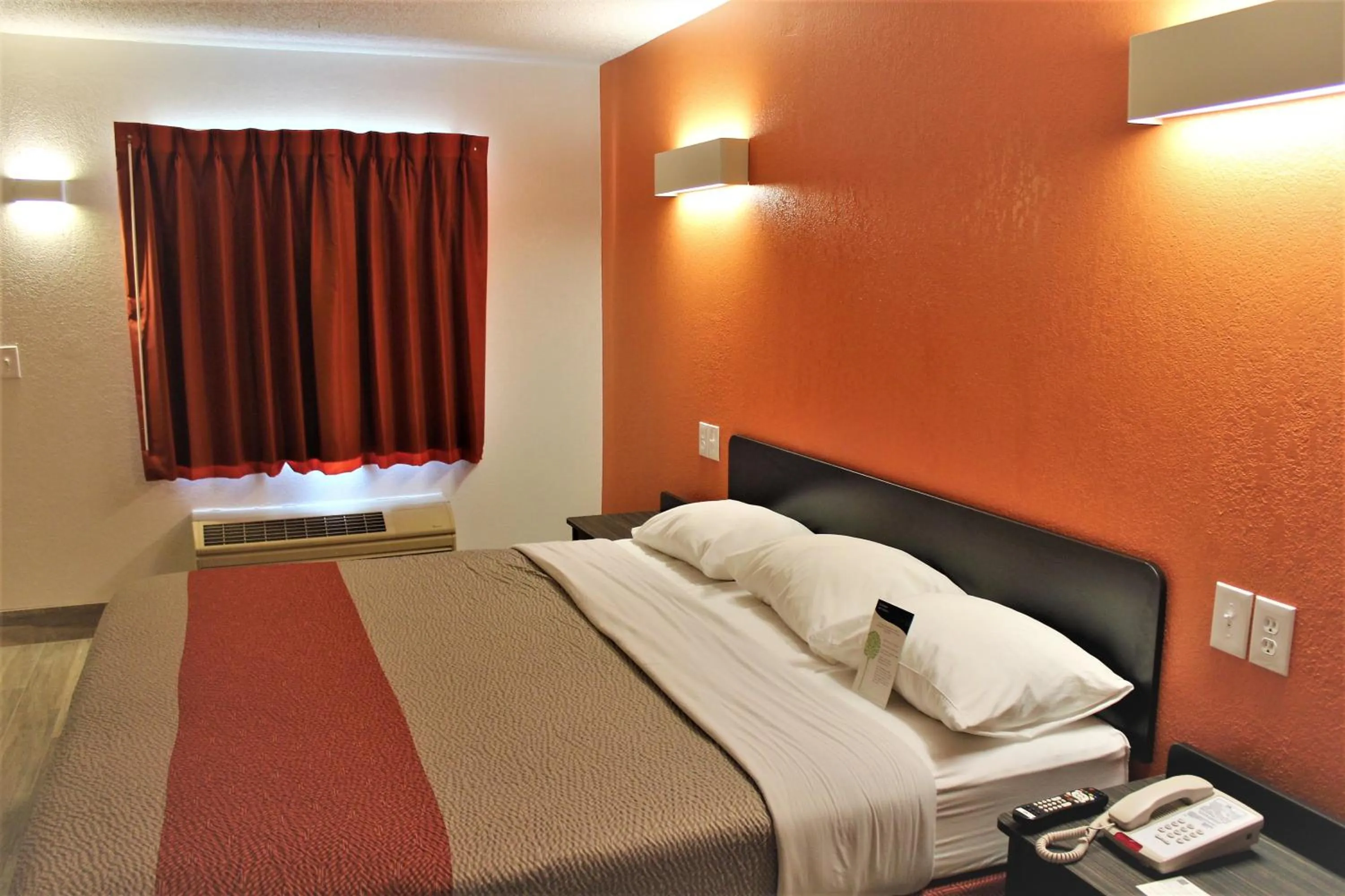 Standard King Room - Smoking in Motel 6-Starke, FL