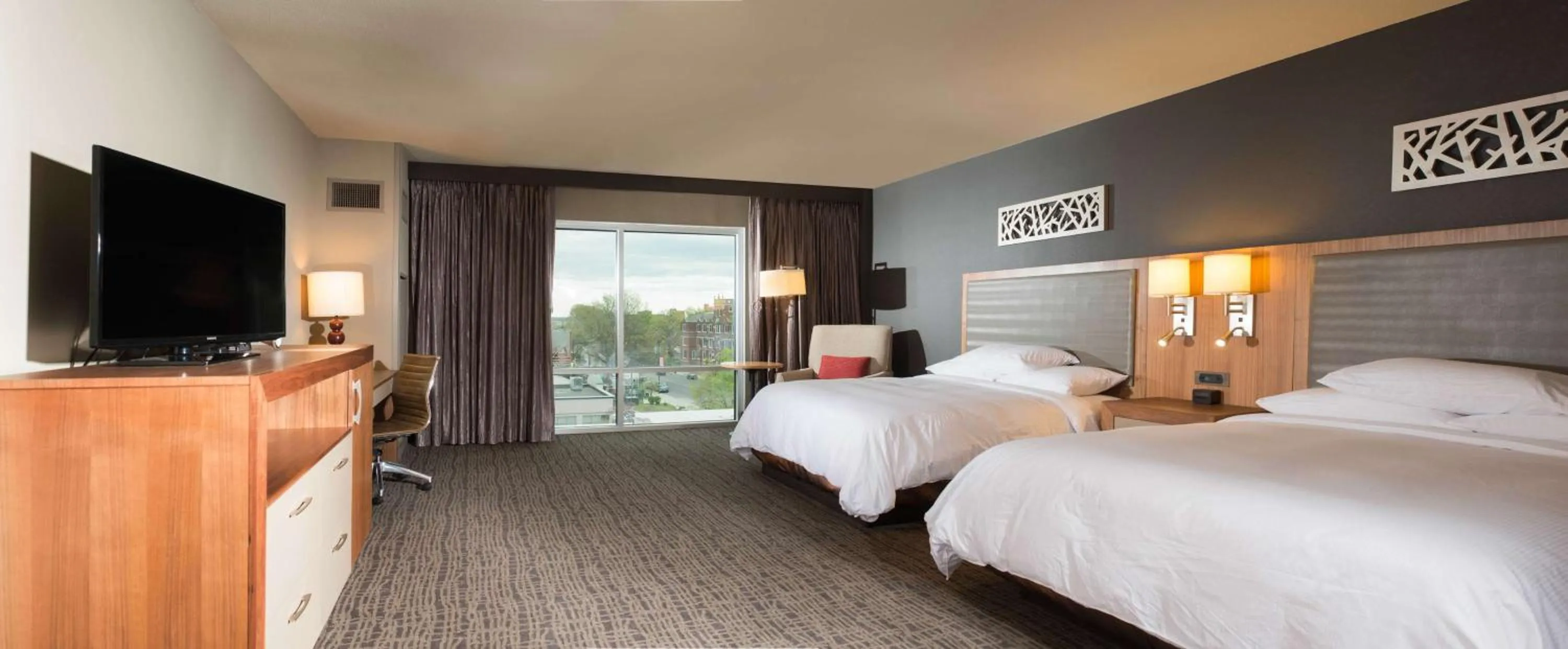 Queen Room with Two Queen Beds - Mobility Access in The Broadway Columbia - a DoubleTree by Hilton Hotel