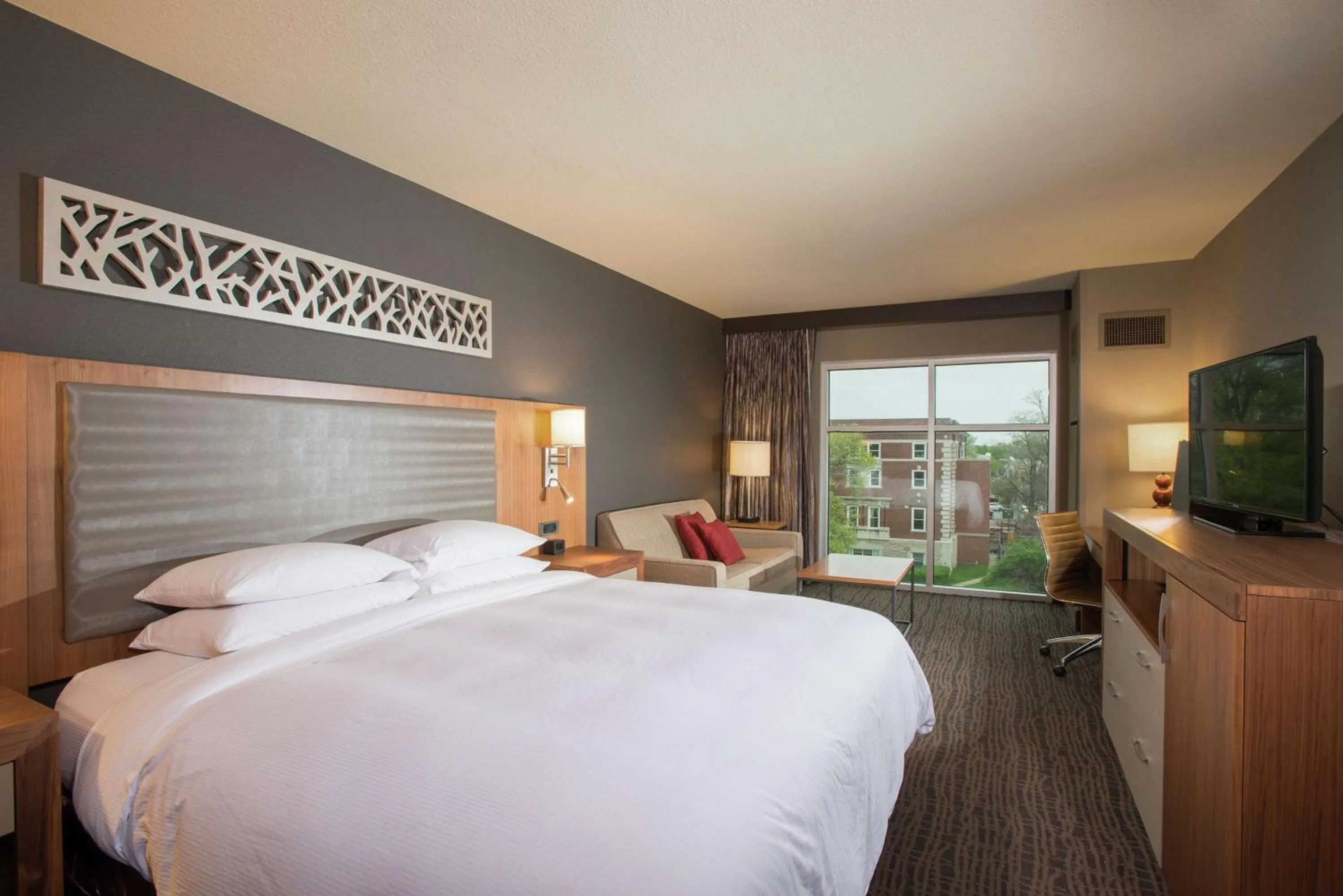 King Room with Sofa Bed and City View in The Broadway Columbia - a DoubleTree by Hilton Hotel