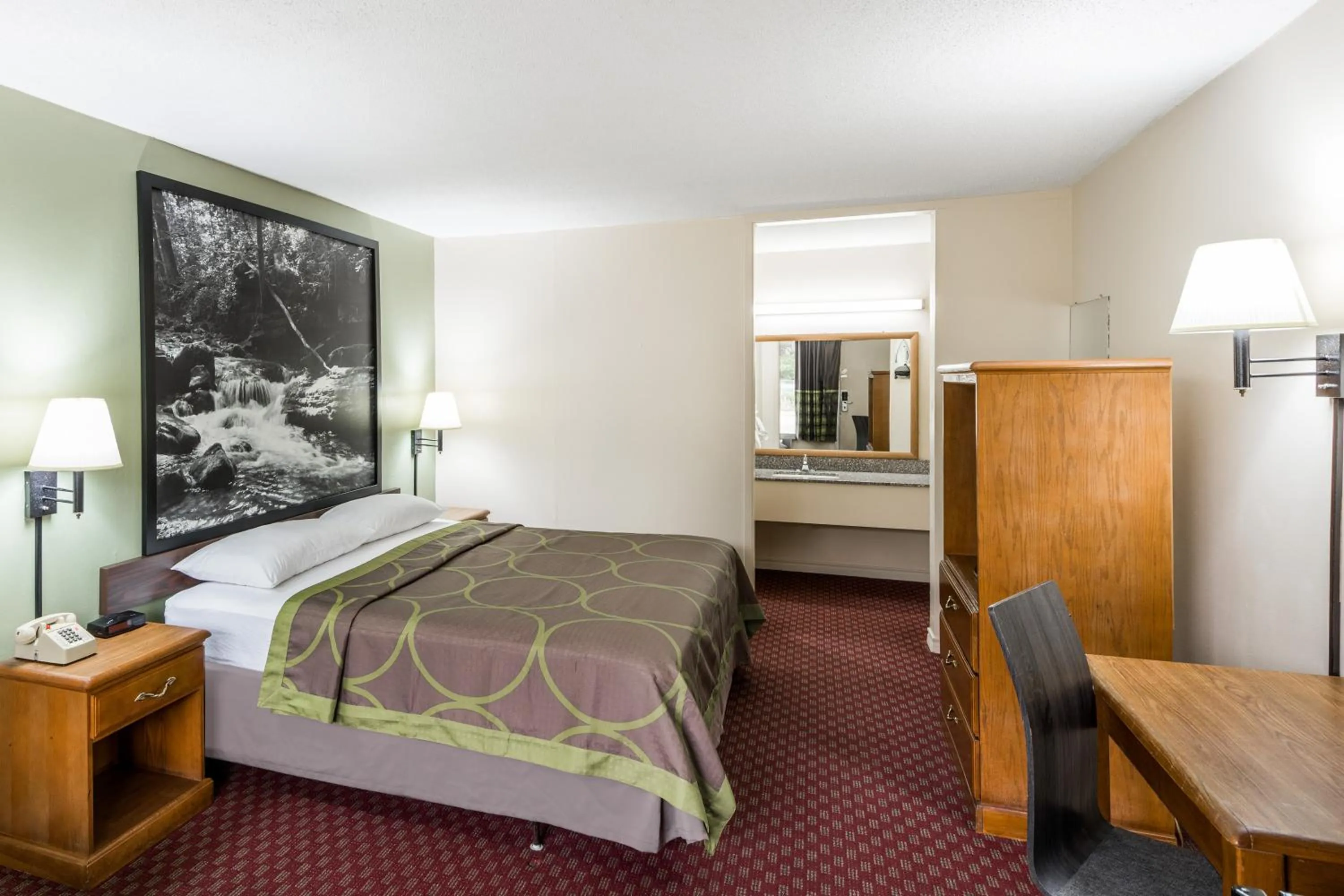 1 King Bed, Smoking in Super 8 by Wyndham Hope