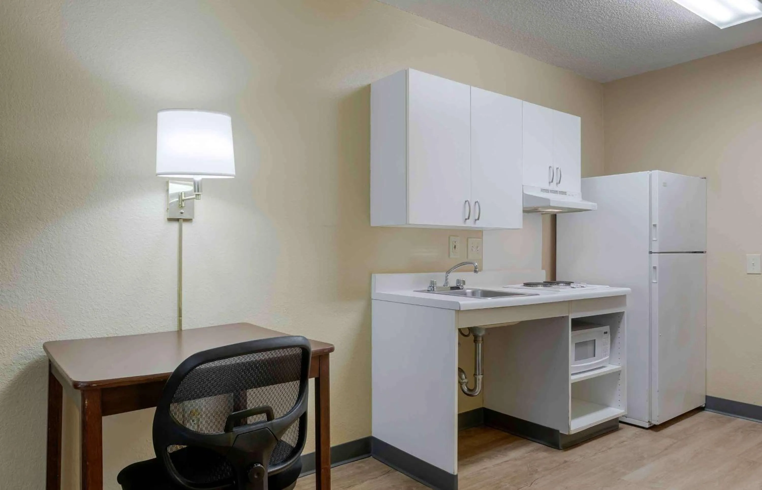 Kitchen or kitchenette in Extended Stay America - Atlanta - Marietta - Interstate N. Pkwy