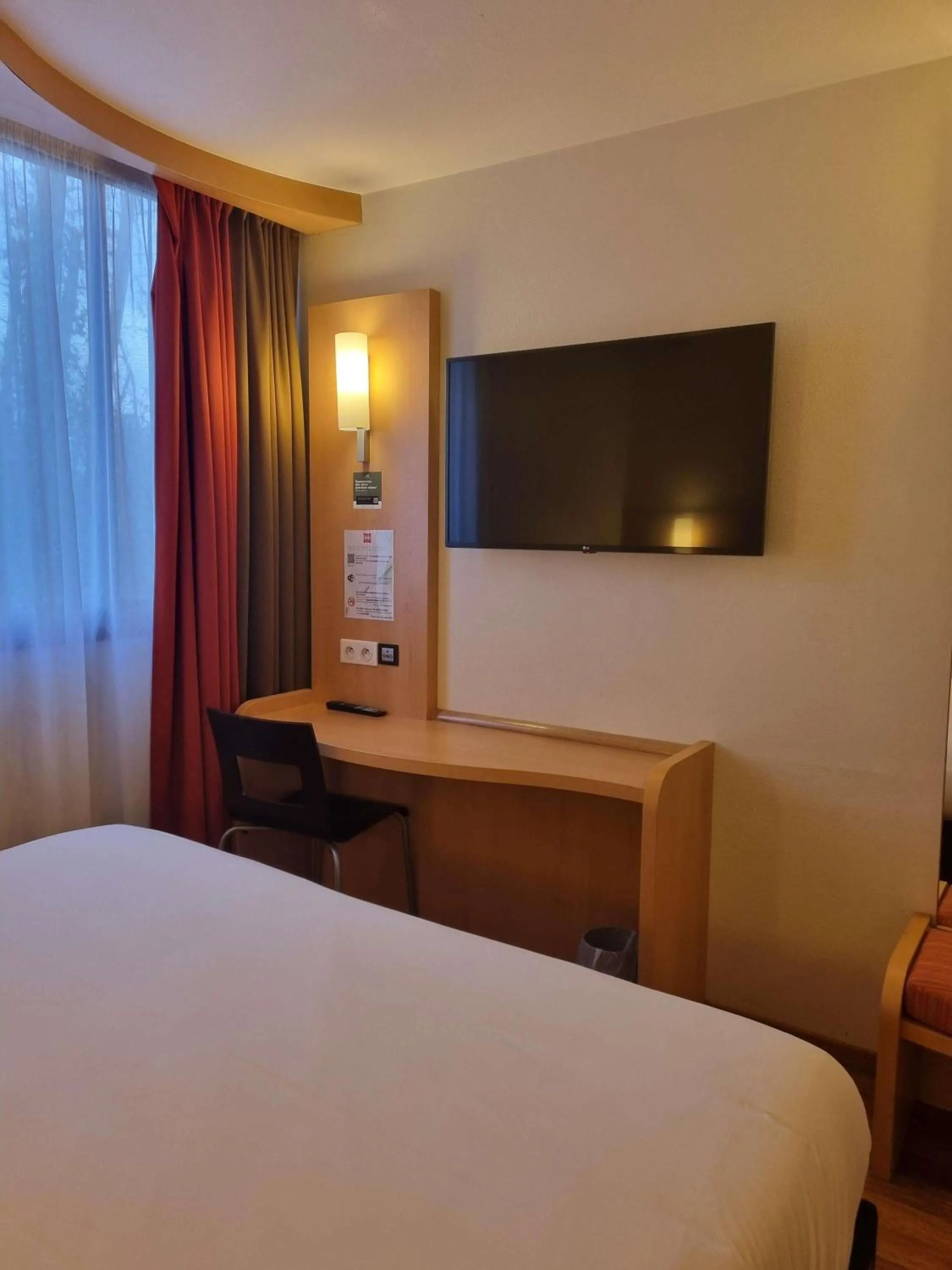 Standard Room with 2 Single Beds in ibis Bordeaux Saint Emilion