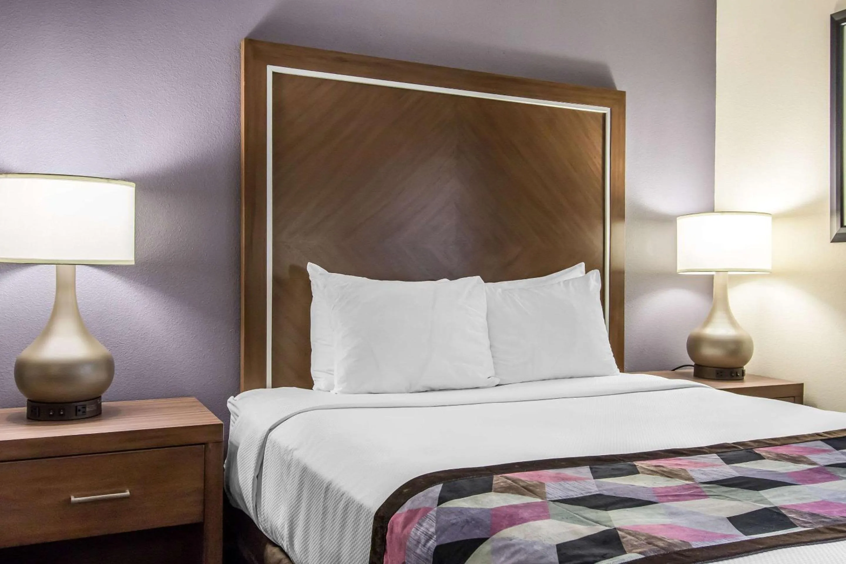 Queen Room First Floor - Accessible/Non-Smoking in Comfort Inn Tulsa Midtown