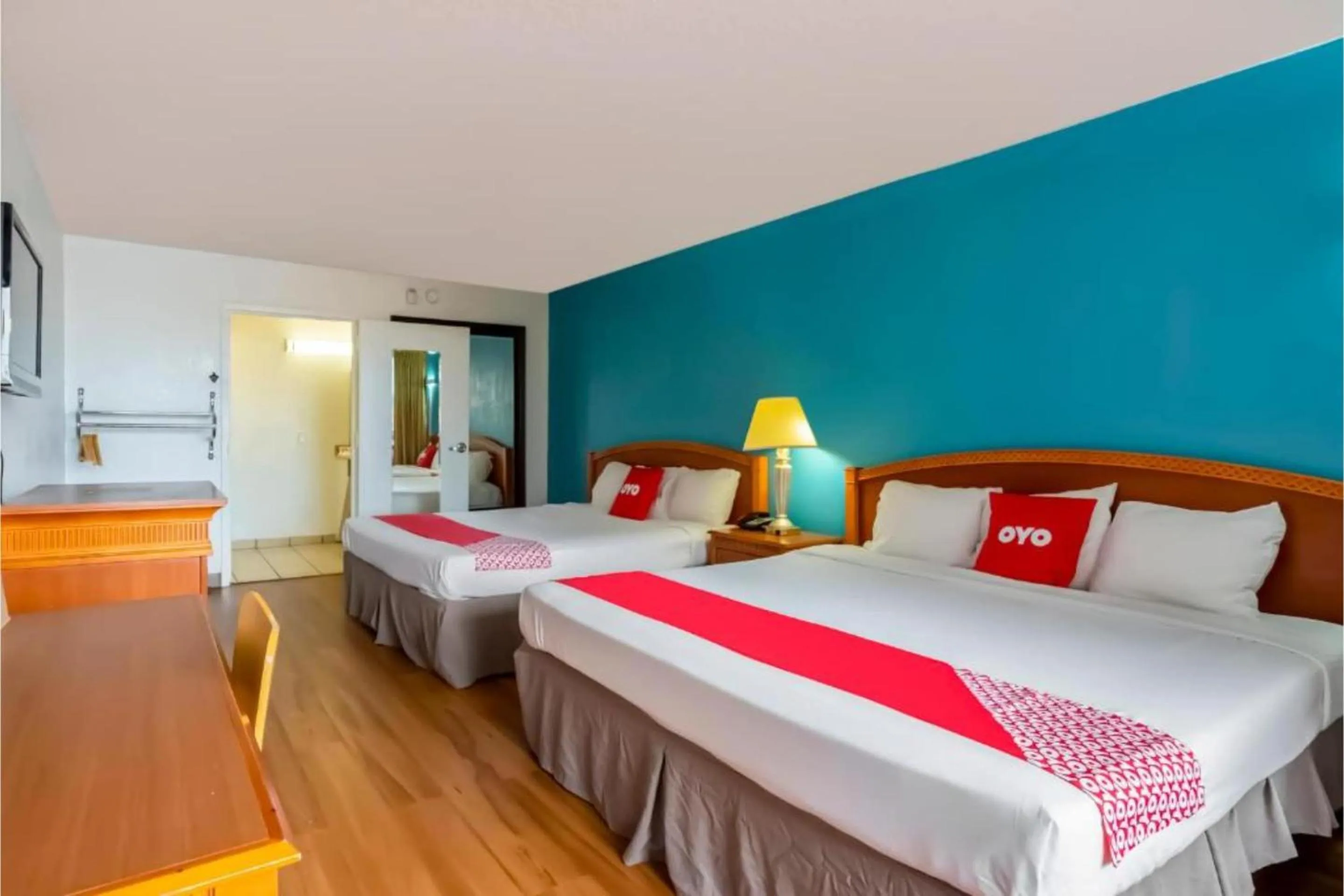 2 Full Bed Accessible in OYO Hotel Bossier City LA - Red River