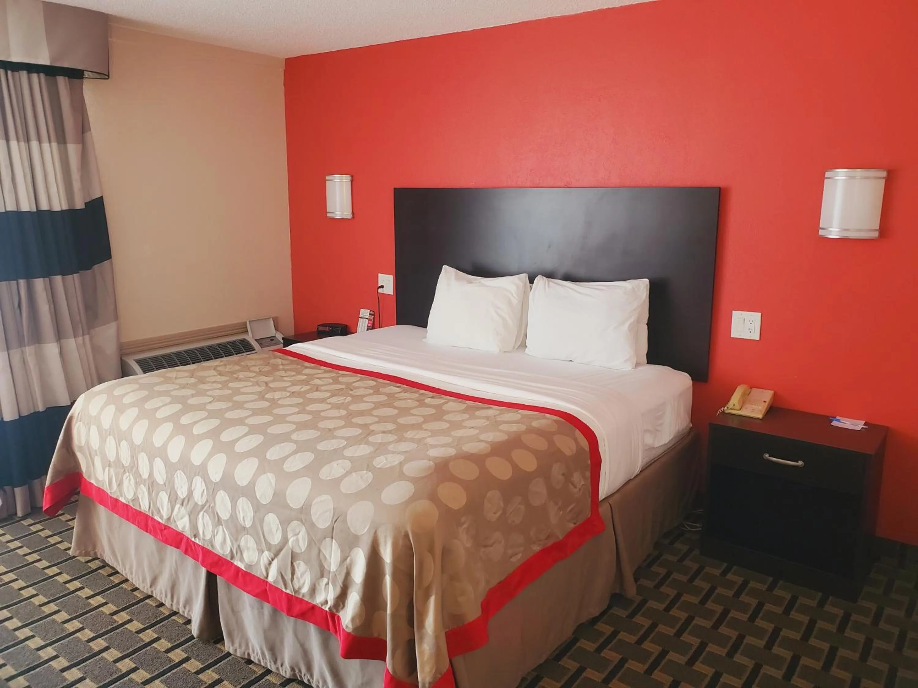 King Room - Non-Smoking in Ramada by Wyndham Grand Junction
