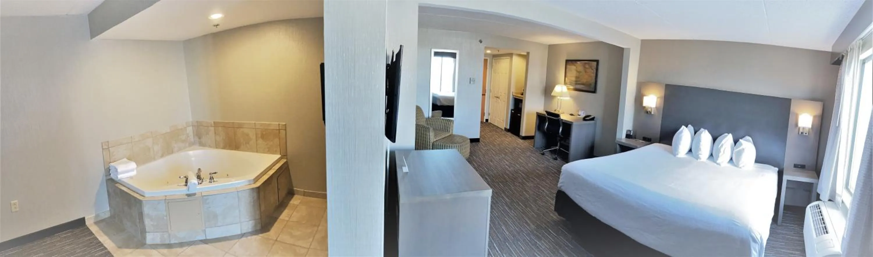 King Suite - Non-Smoking in Wingate by Wyndham Erie