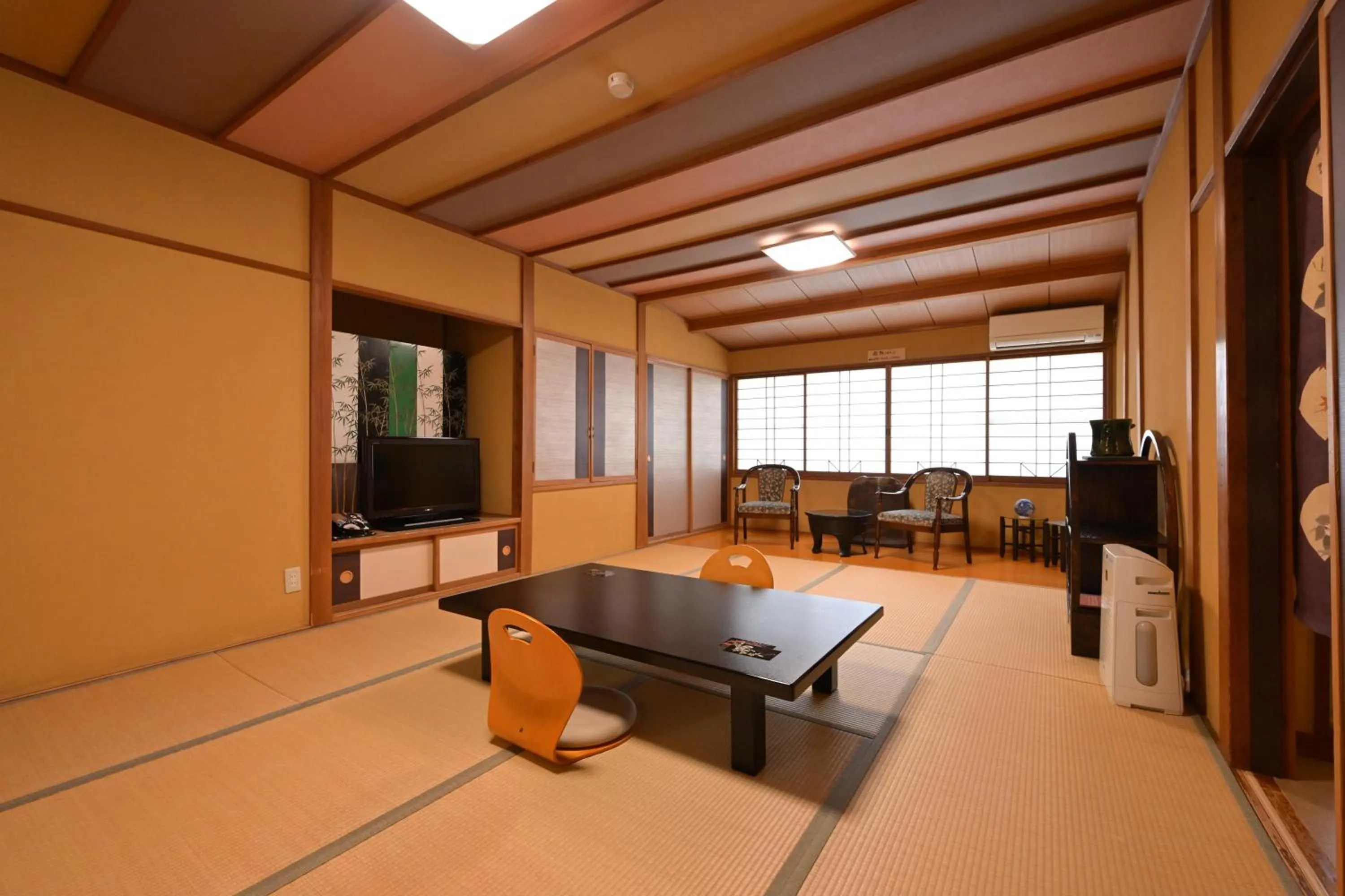 Standard Japanese-Style Room in Akari no Yado Okabe