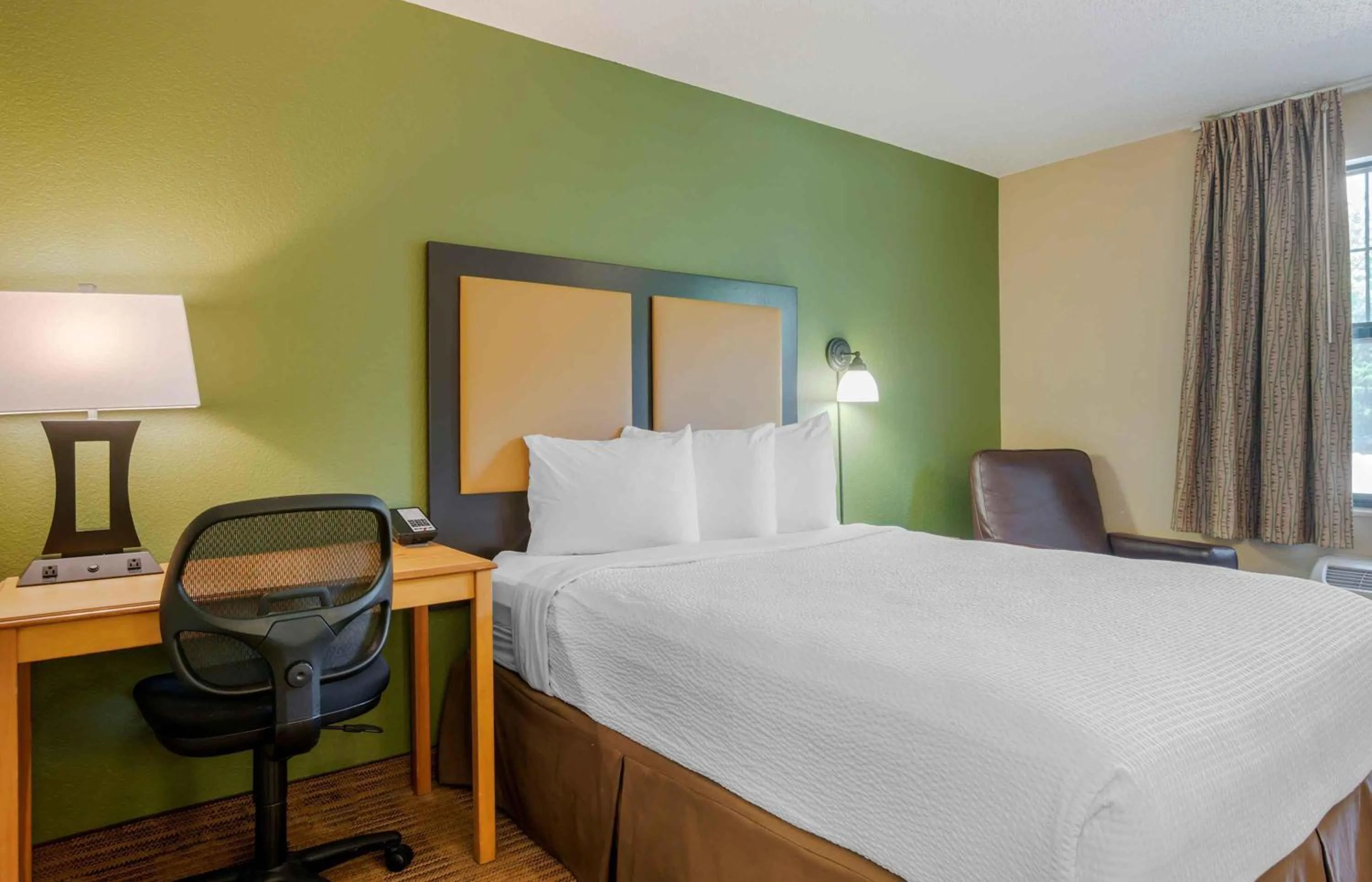 Queen Studio - Non-Smoking in Extended Stay America Suites - Baltimore - Bel Air - Aberdeen