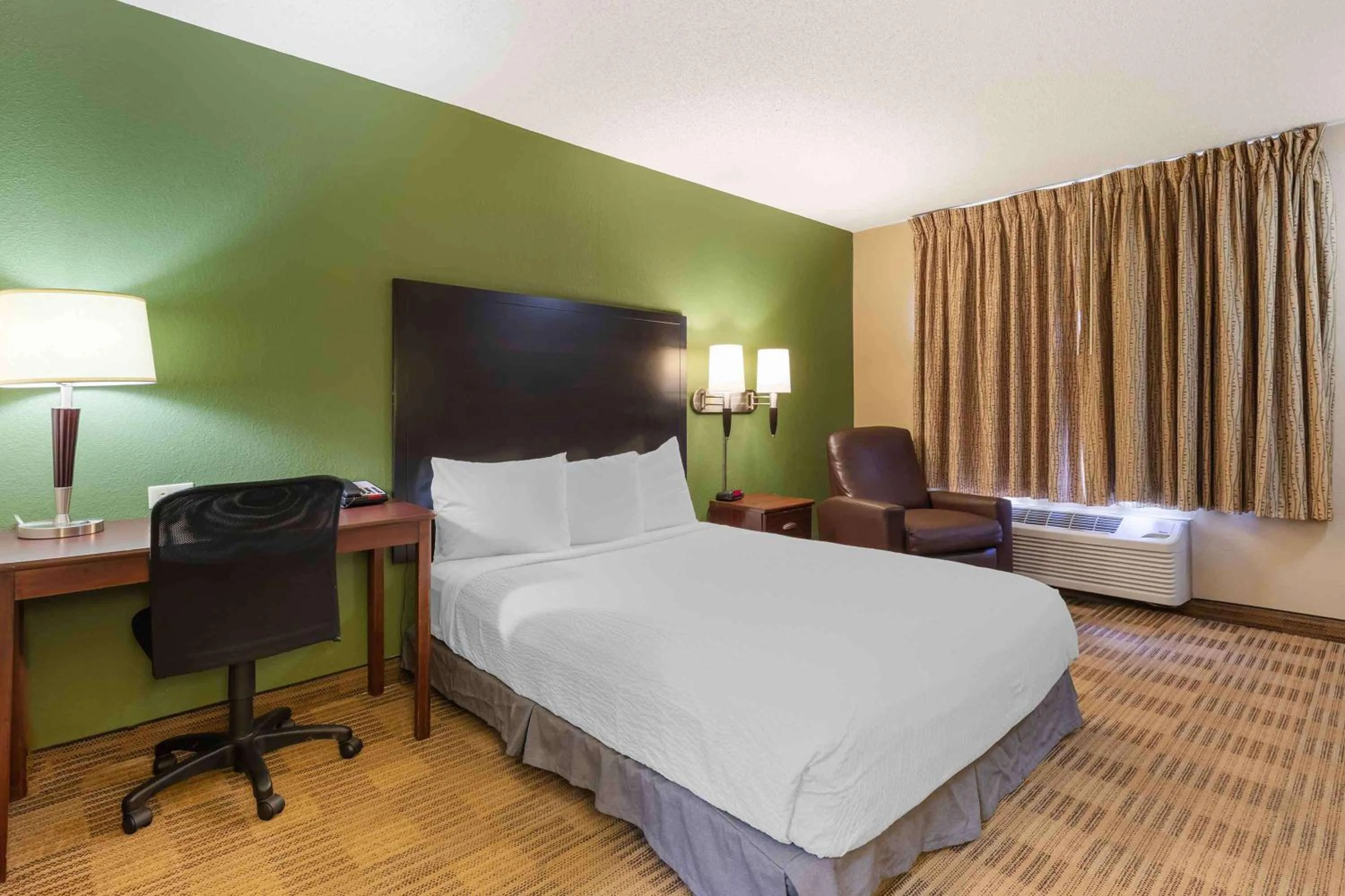 Queen studio with 1 Queen Bed - Disability Access/Non-Smoking in Extended Stay America Suites - Washington, DC - Gaithersburg - North