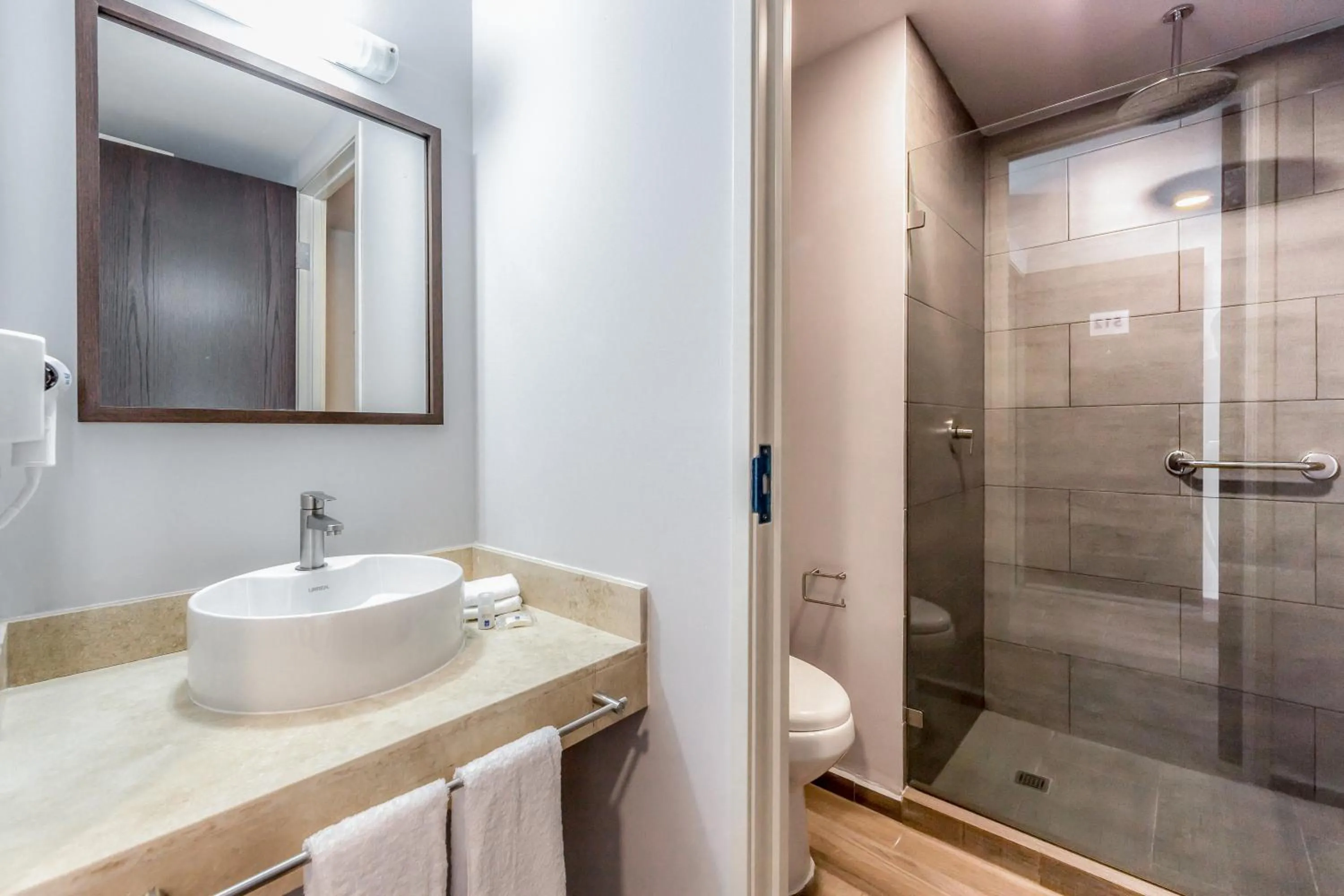 King Room - Non-Smoking in Sleep Inn Ciudad de Mexico Cuajimalpa