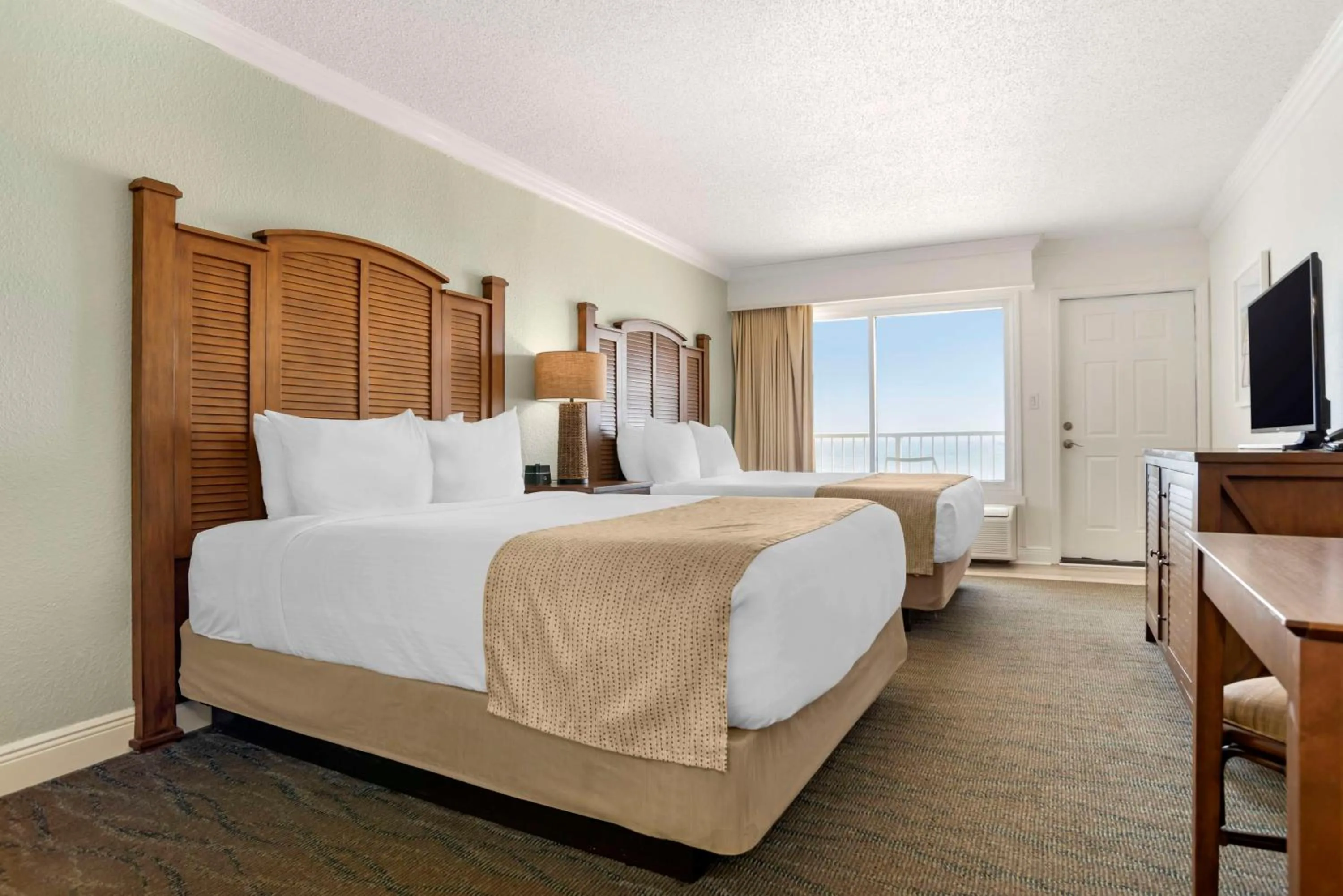 Queen Room with Two Queen Beds and Kitchenette/Gulf View - Non-Smoking in Best Western on the Beach