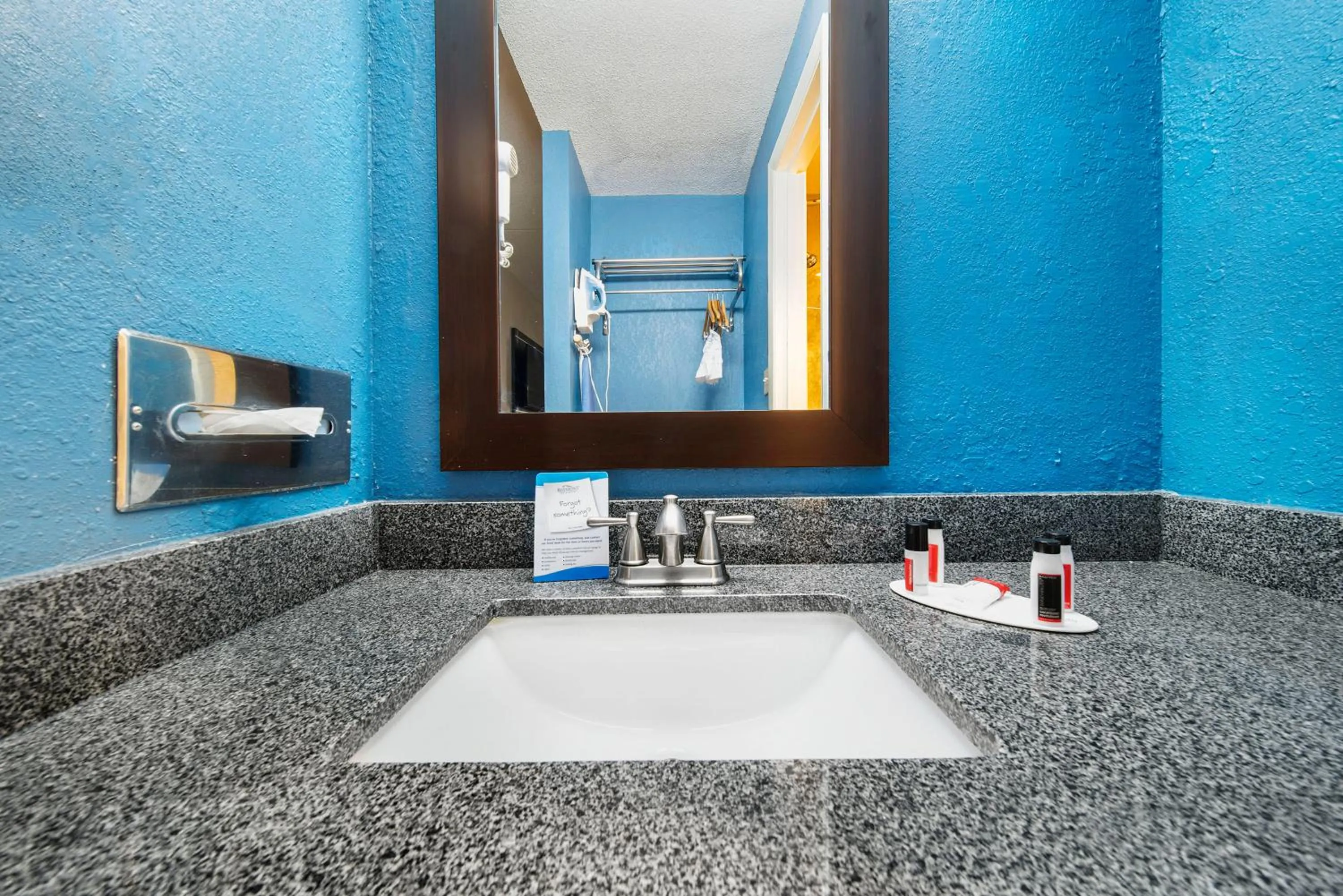 King Suite with Jetted Tub - Non-Smoking in Baymont by Wyndham Muncie Near Ball State University