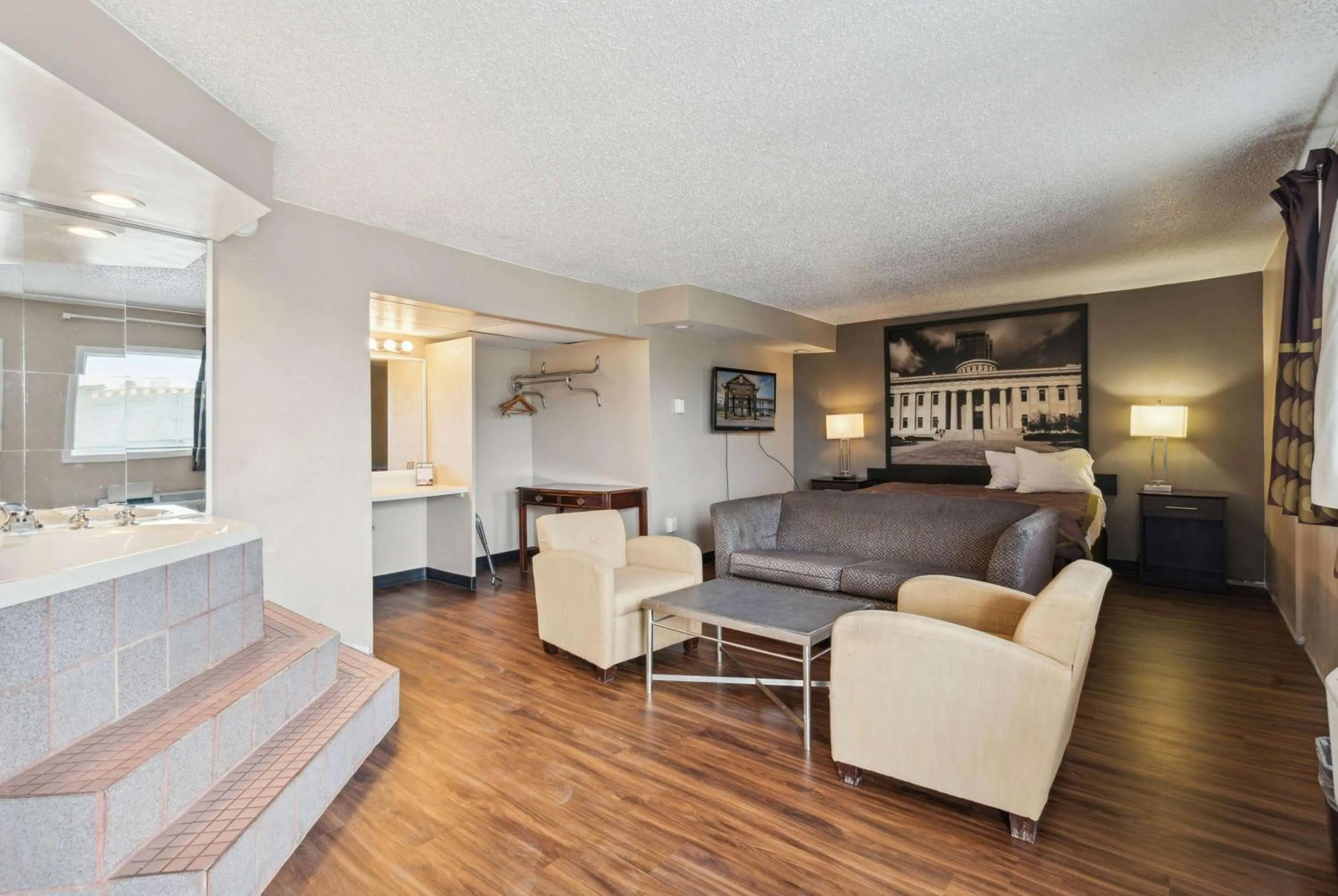 Deluxe King Studio Suite - Smoking in Super 8 by Wyndham Millbury/Toledo