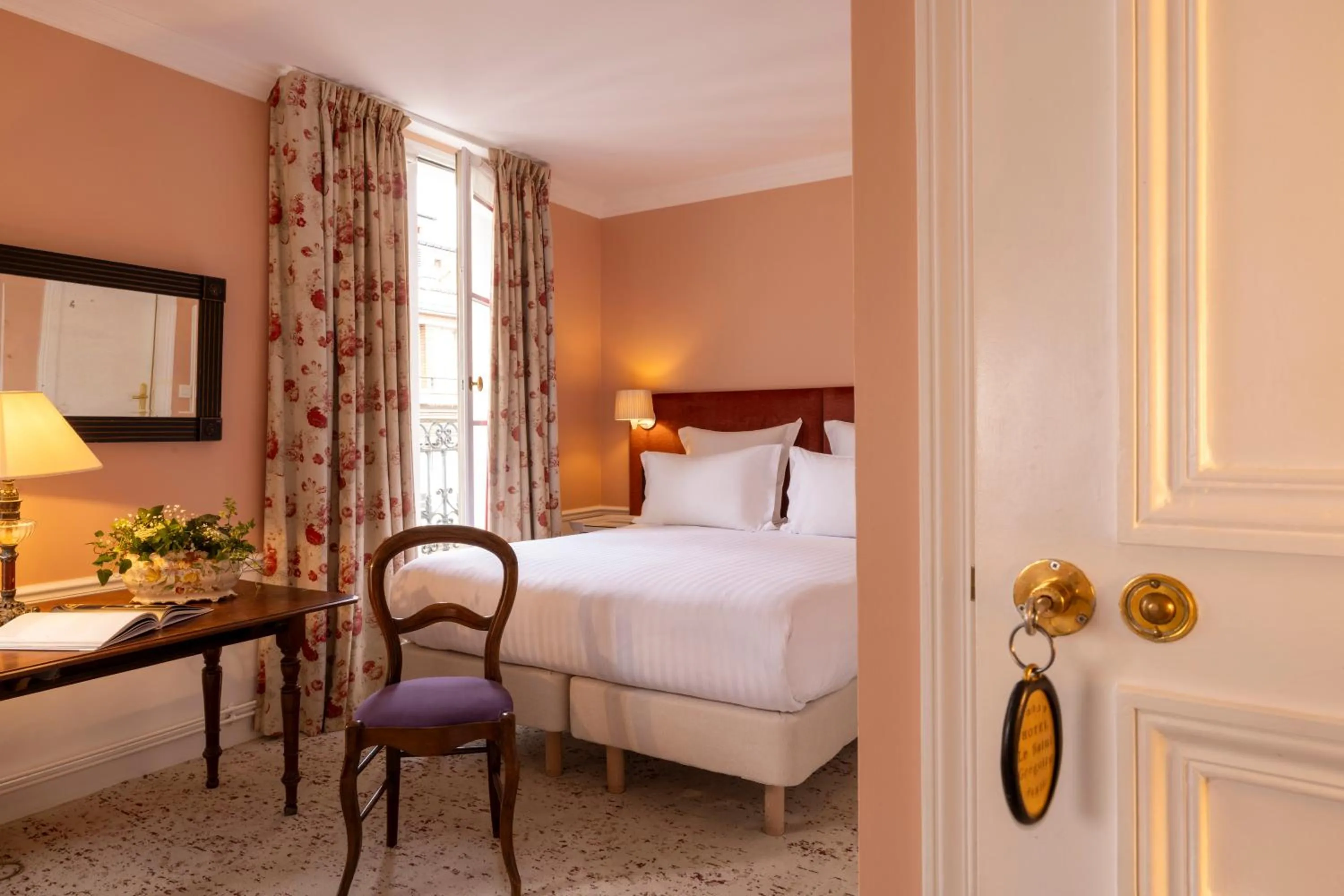 Superior Room with Balcony in Hôtel Le Saint Gregoire