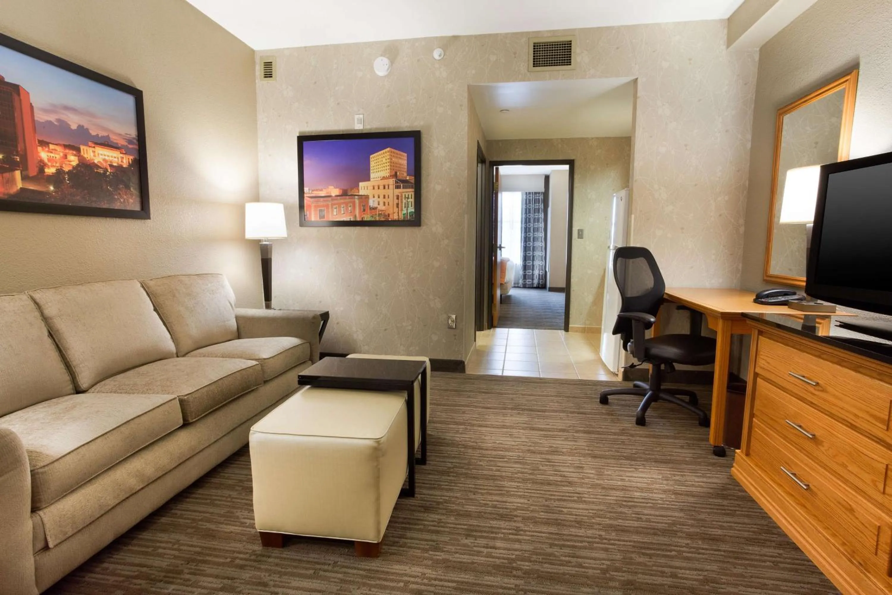 Queen Suite with Sofa Bed - Accessible, Tub in Drury Inn & Suites Lafayette LA