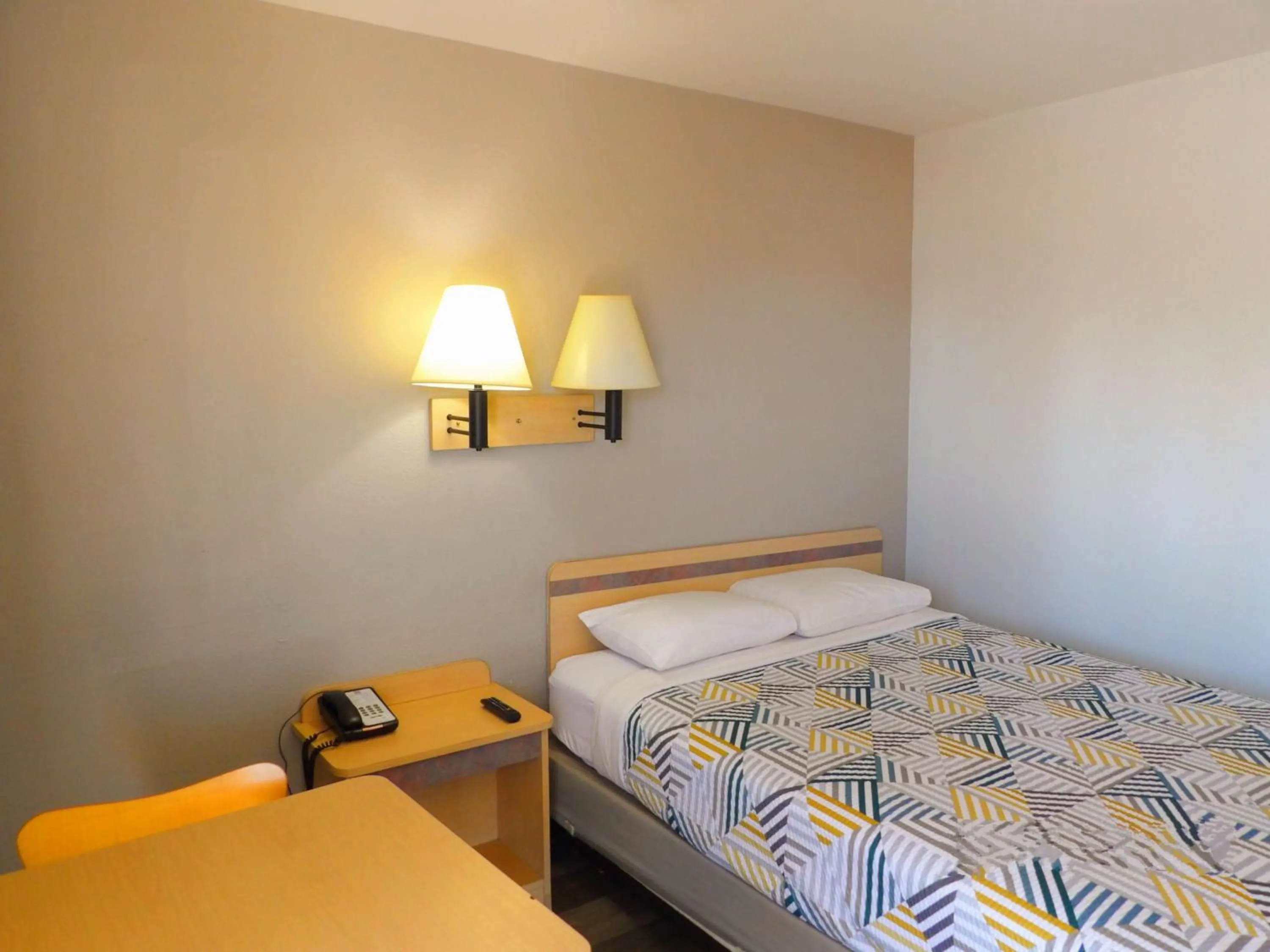 Queen Room - Disability Access in Motel 6 Ontario, OR