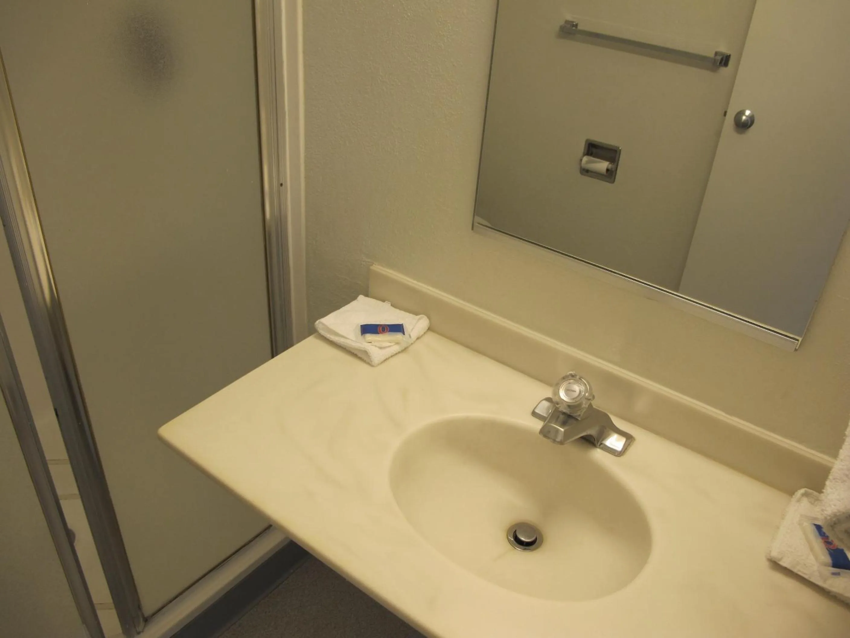 Classic Quadruple Room - Non-Smoking in Motel 6 Ontario, OR