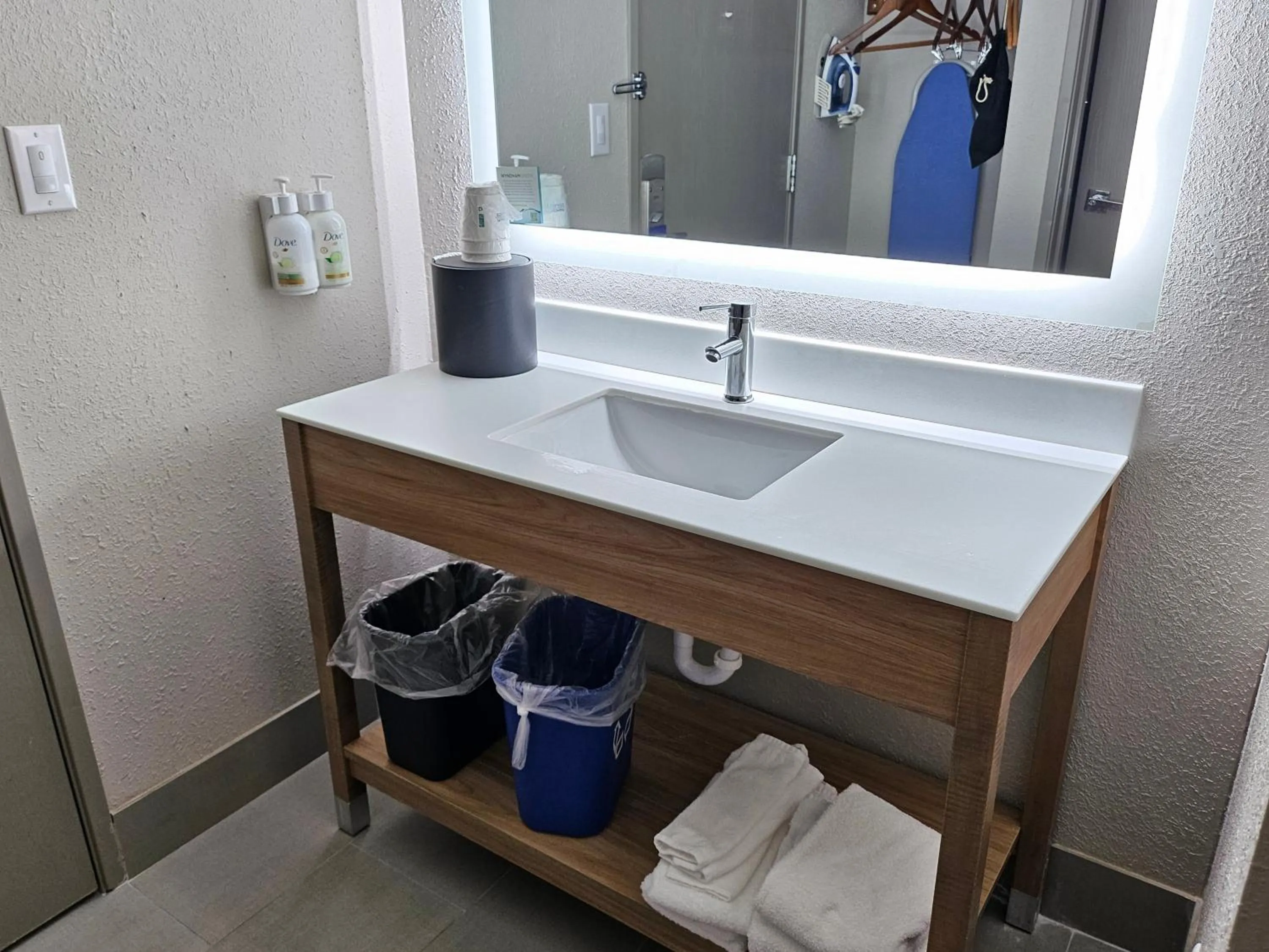 Double Room with Two Double Beds - Non-Smoking in Baymont by Wyndham Davenport