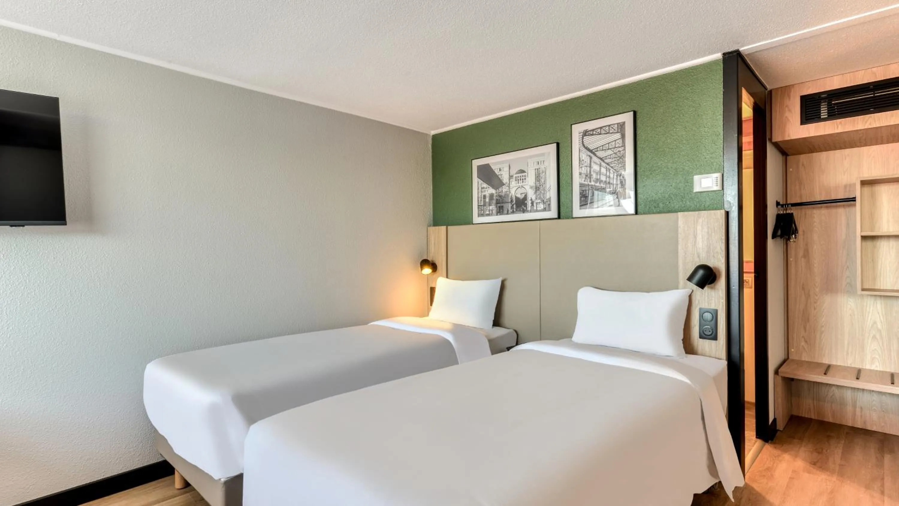 Standard Room - 2 Single Beds in Campanile NATURE - Cergy Pontoise