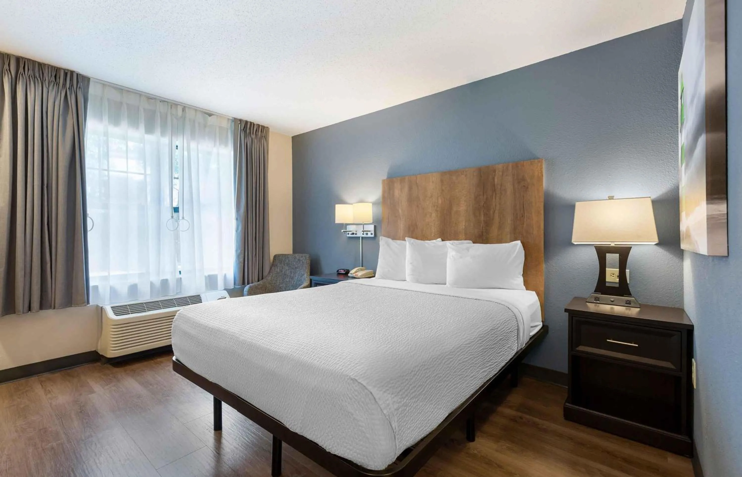 Queen studio with 1 Queen Bed - Disability Access/Non-Smoking in Extended Stay America Suites - Washington, DC - Alexandria - Landmark