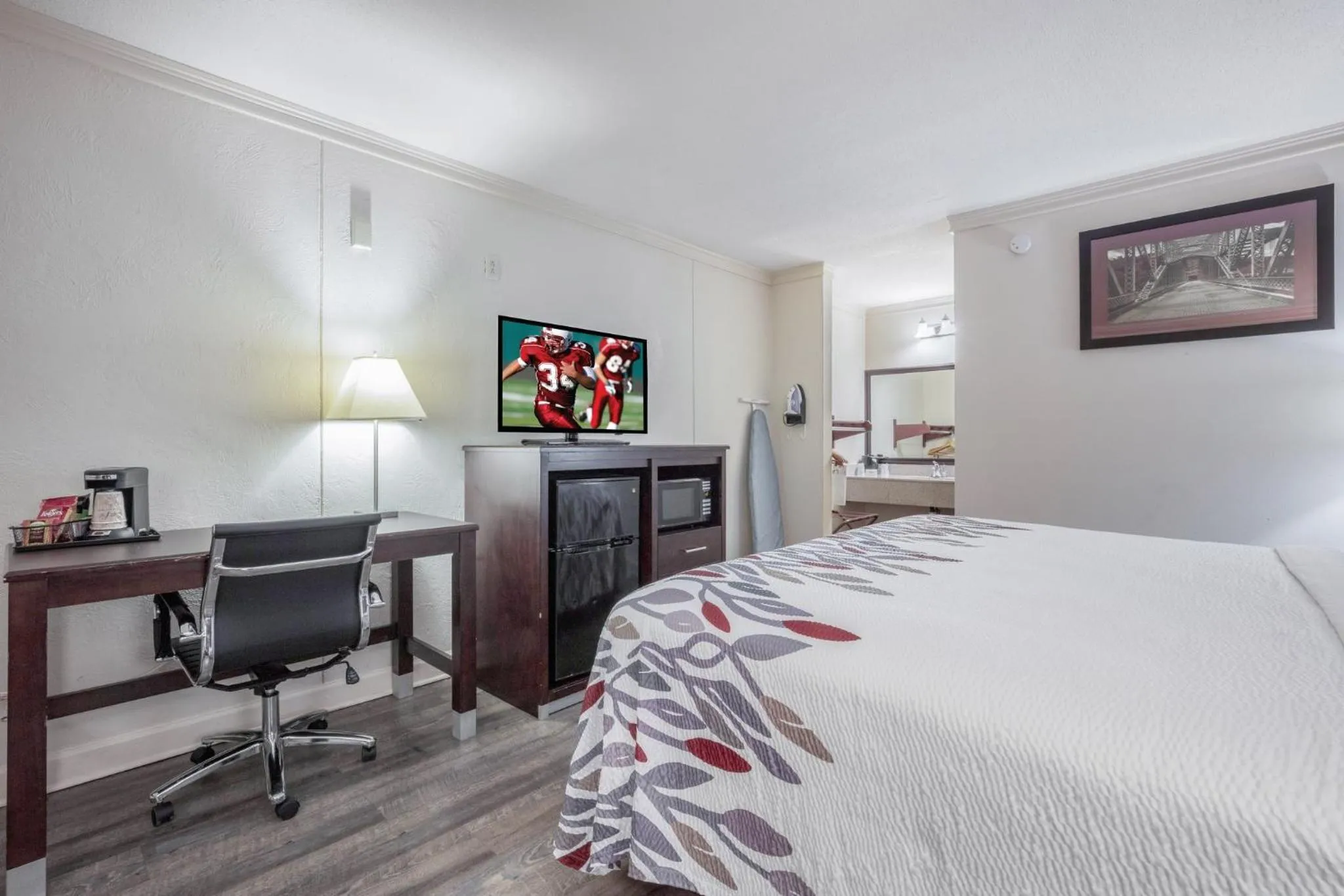 Superior King Room Non-Smoking in Red Roof Inn Forrest City