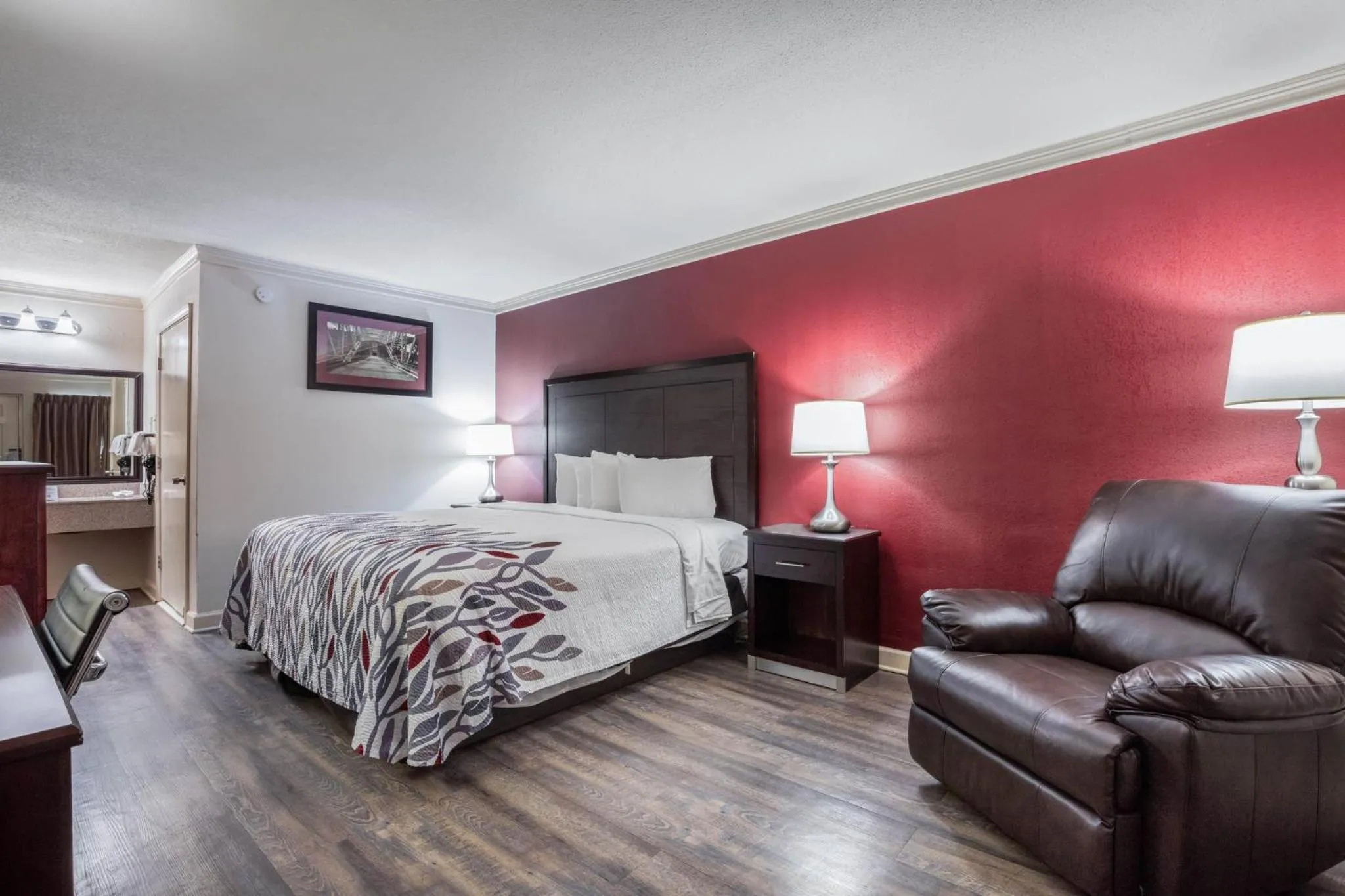 Superior King Room Disability Access Roll-In Shower Non-Smoking in Red Roof Inn Forrest City