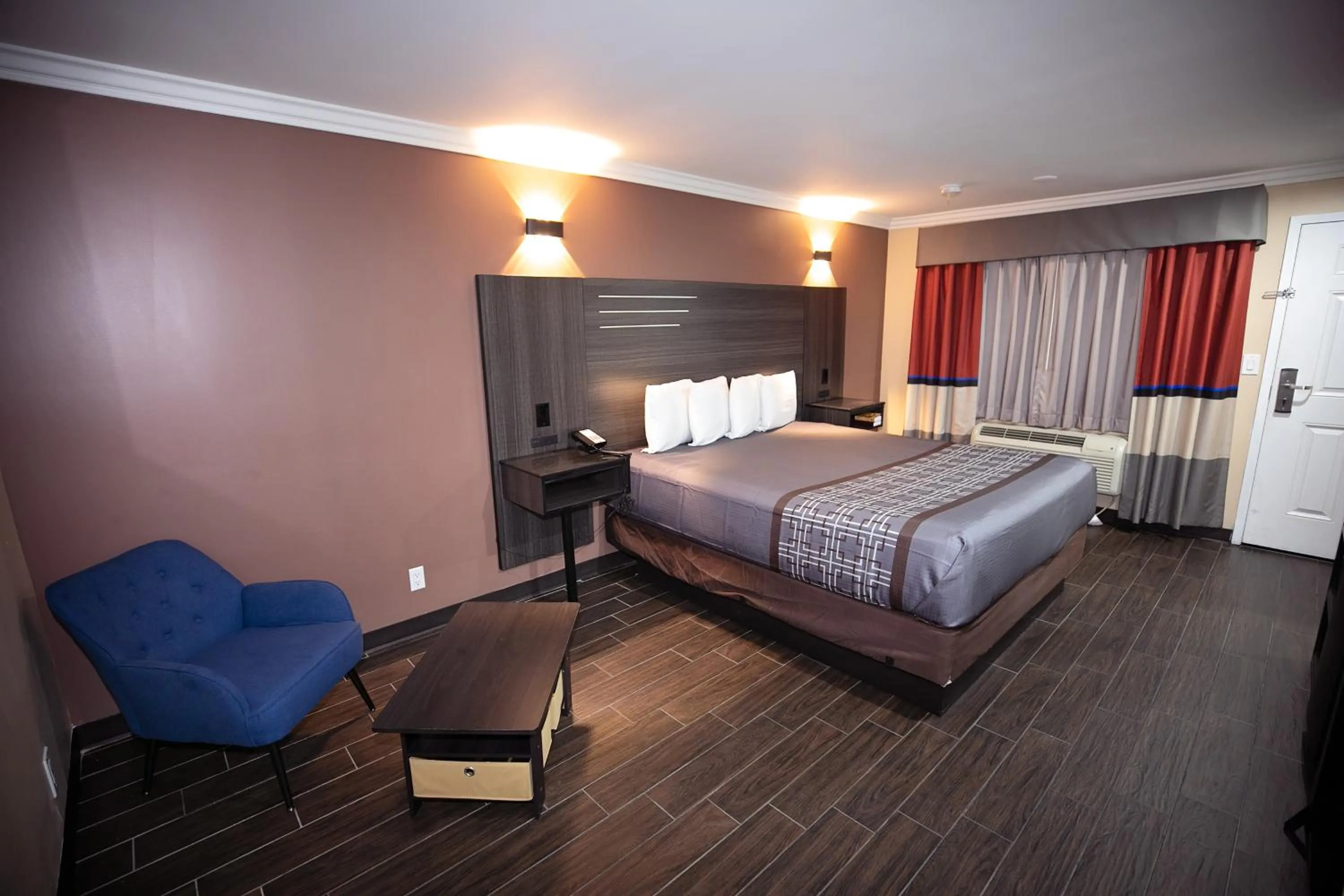 Standard King Room - single occupancy - Non-Smoking  in Rodeway Inn & Suites
