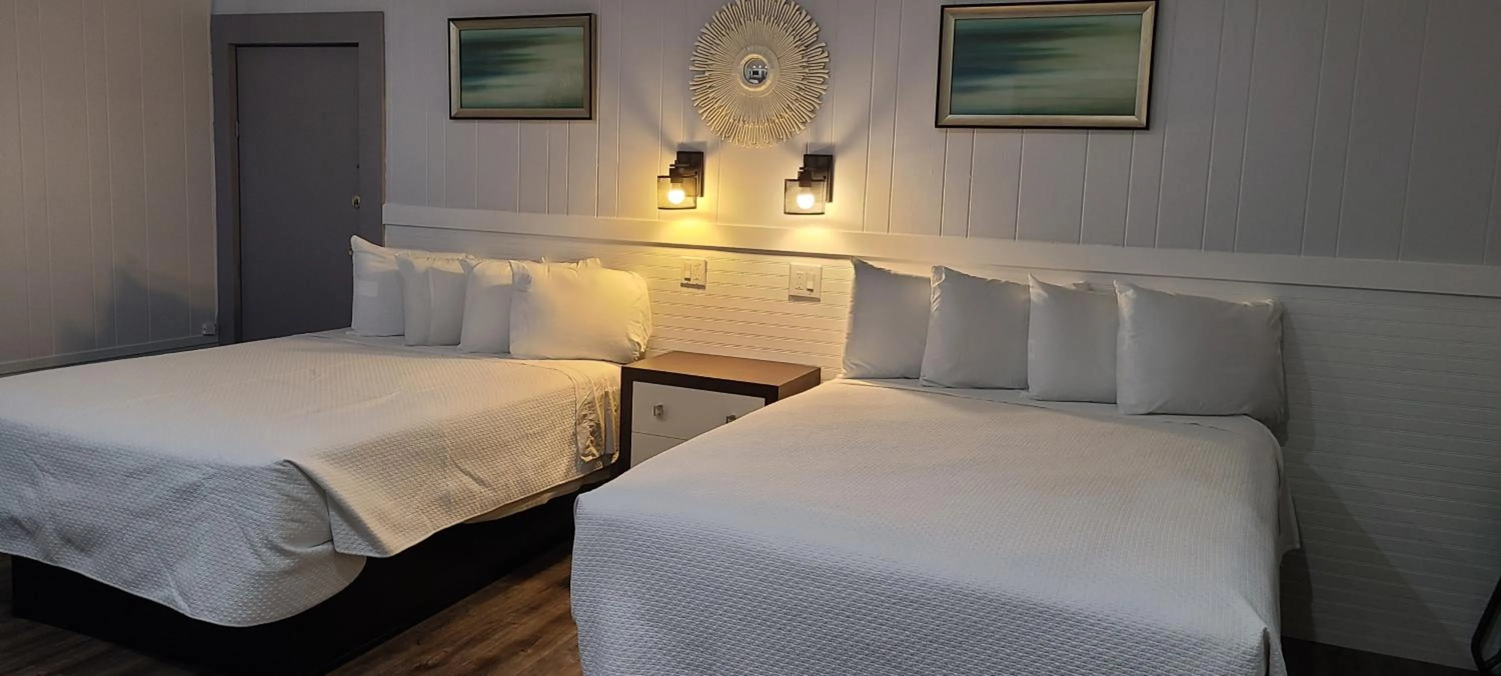 Poolside Pet-Friendly Efficiency with 2 Queen Beds in Outer Banks Motor Lodge