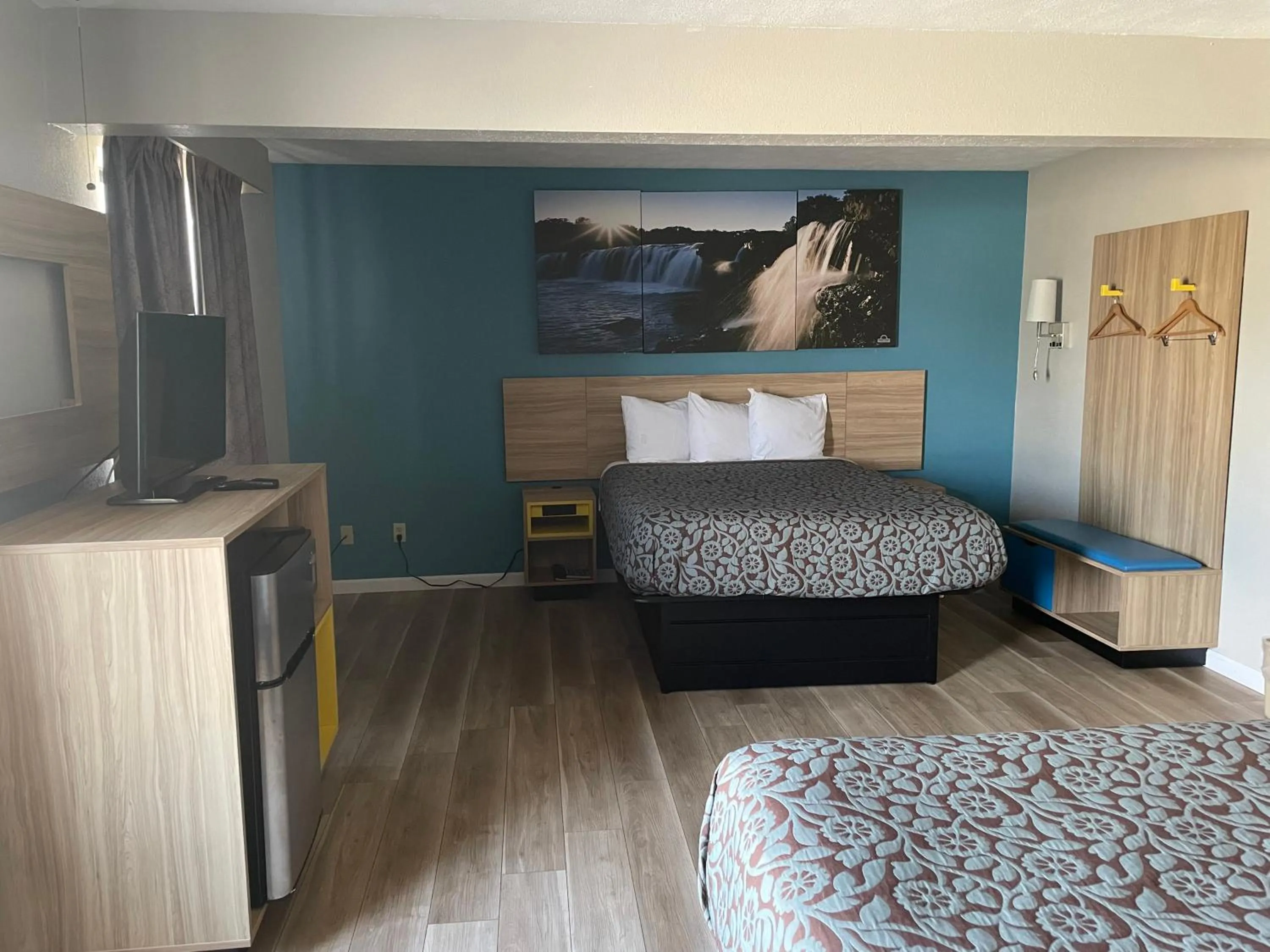 Suite with Three Queen Beds - Non-Smoking in Days Inn by Wyndham Warrensburg