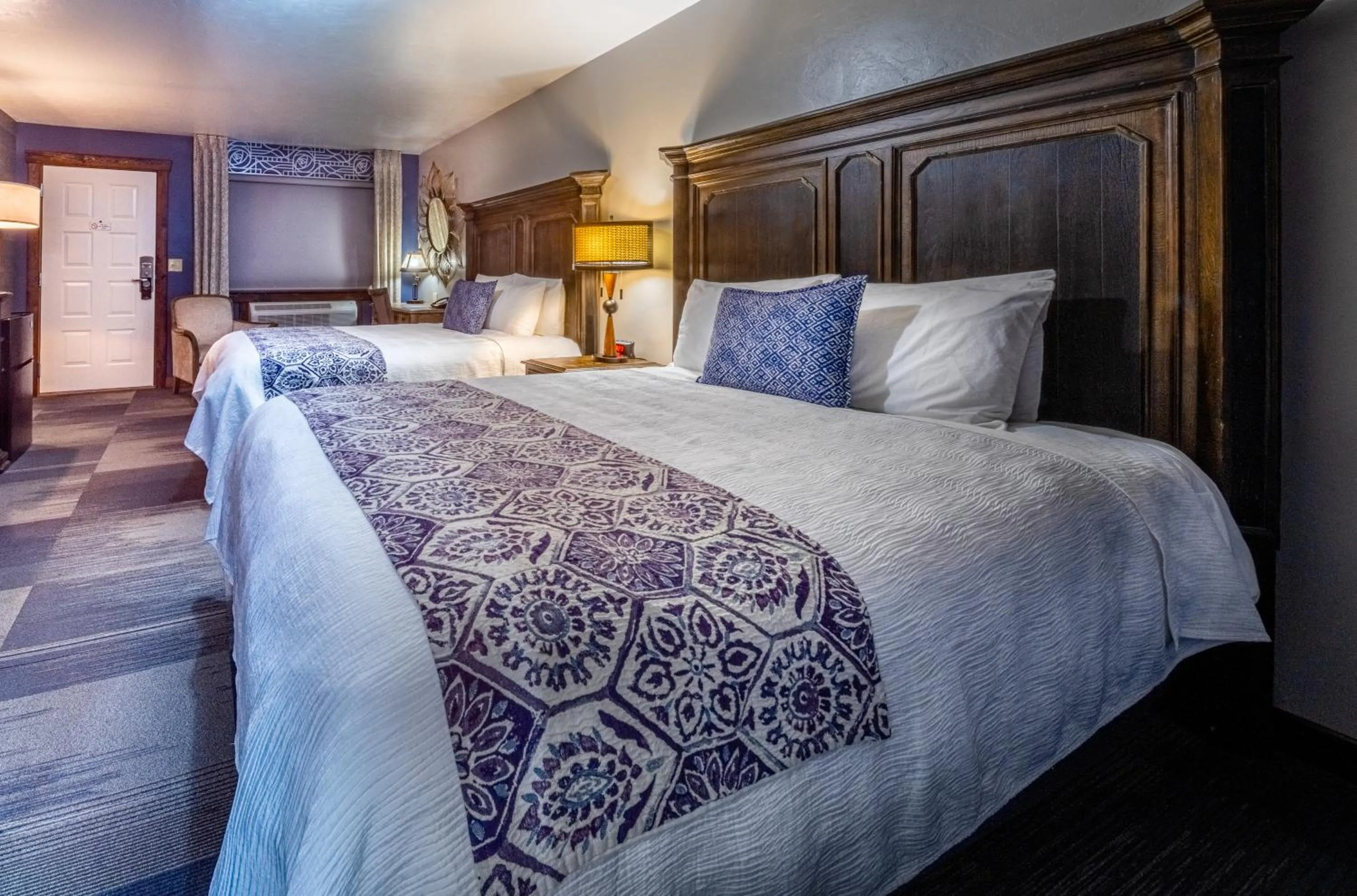 Queen Room with Two Queen Beds in Desert Rose Resort & Cabins