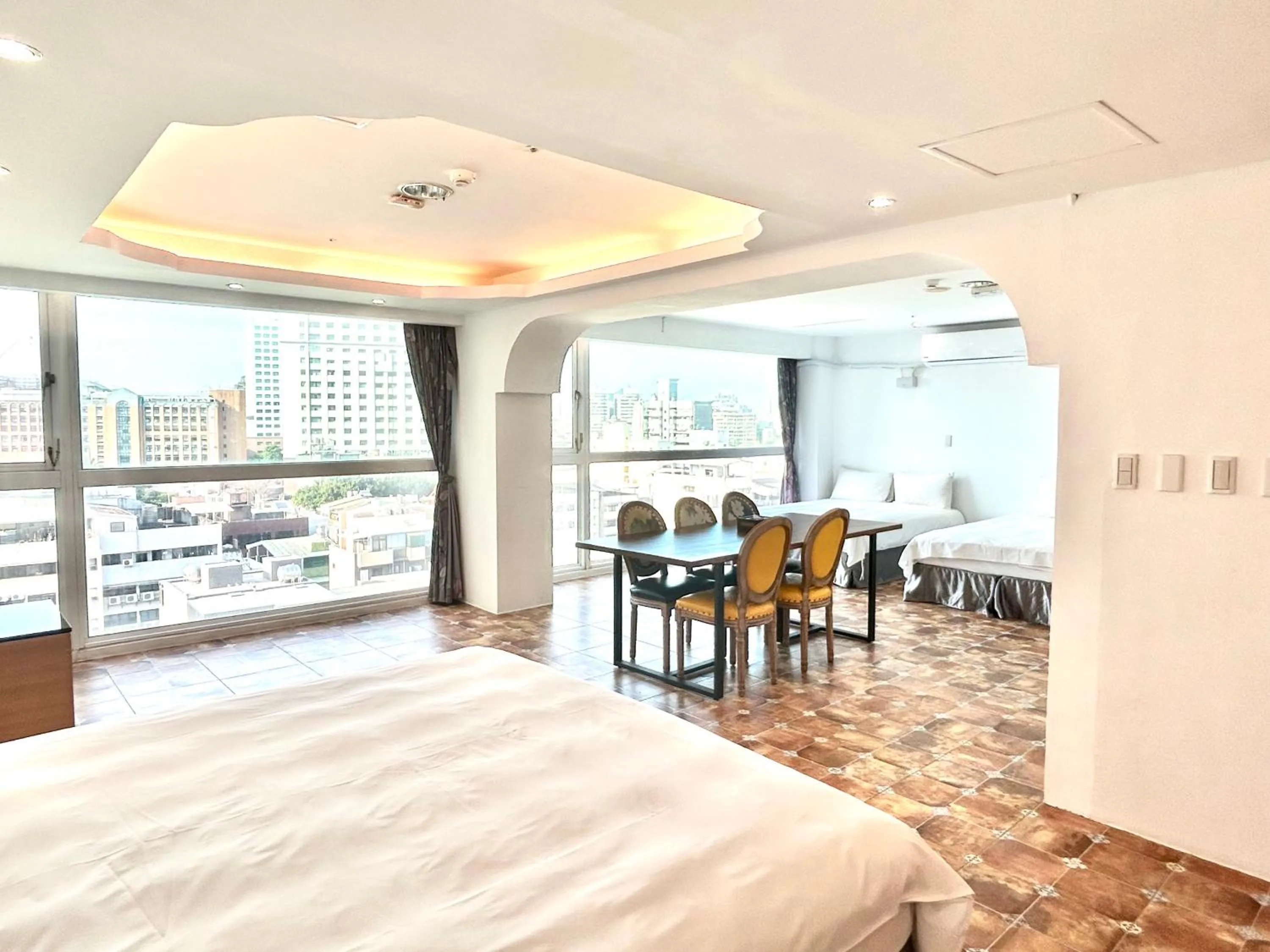 Family Room with Bath in Hotel Champs Elysées