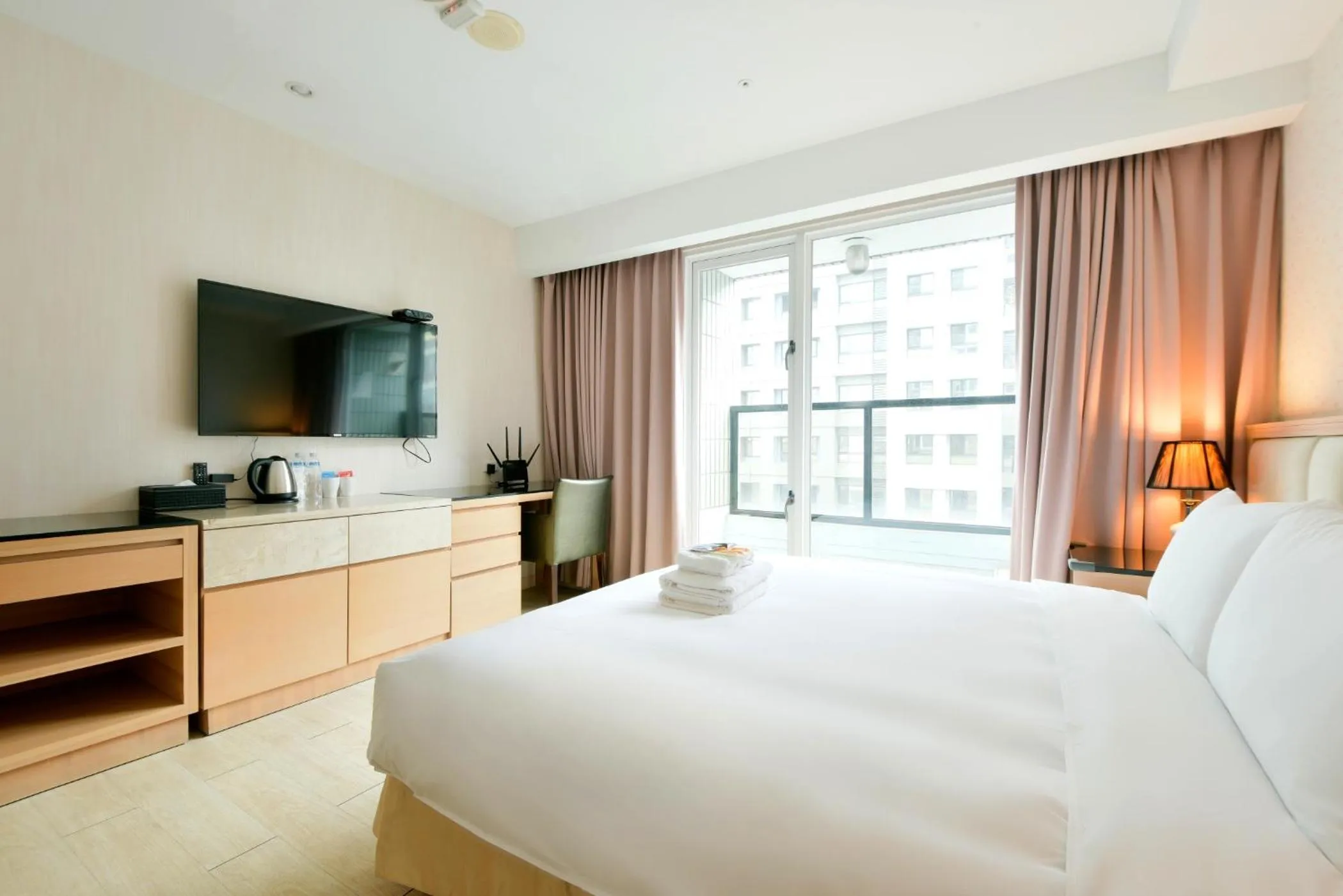 Superior Double Room in Hotel Champs Elysées