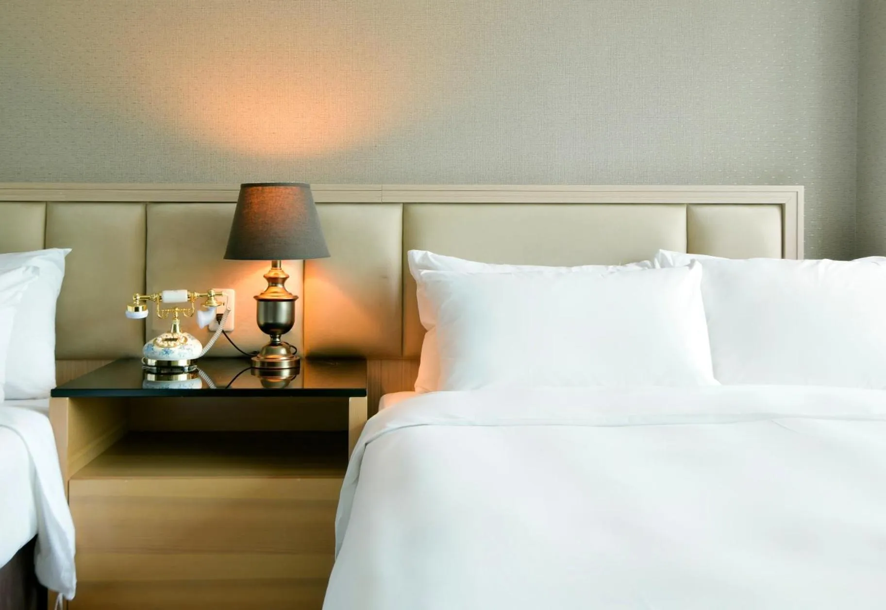 Superior Queen Room with Two Queen Beds in Hotel Champs Elysées