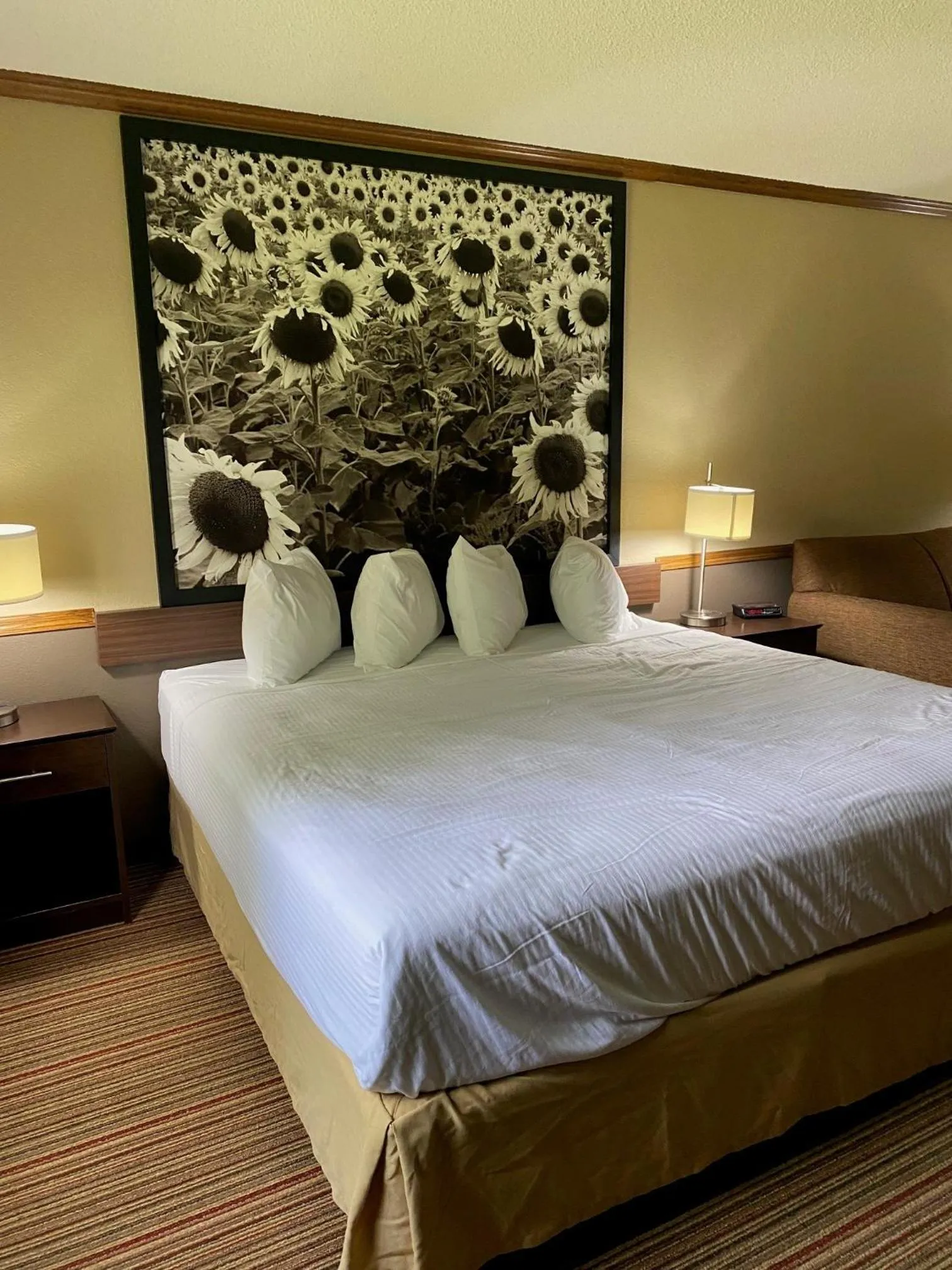 King Room - Disability Access/Non-Smoking in Super 8 by Wyndham New Hampton