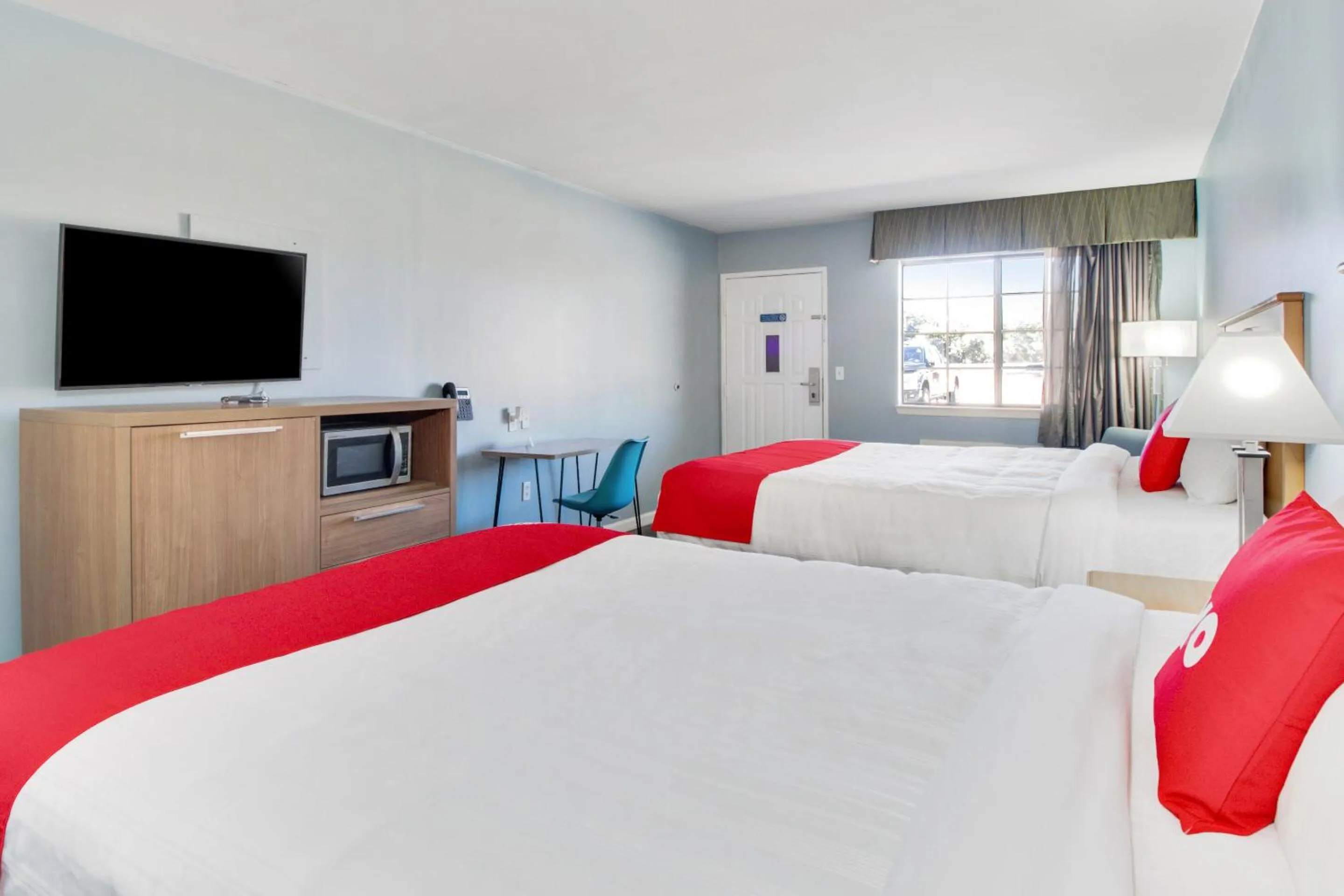 Queen Room with Two Queen Beds in OYO Hotel Ingleside TX