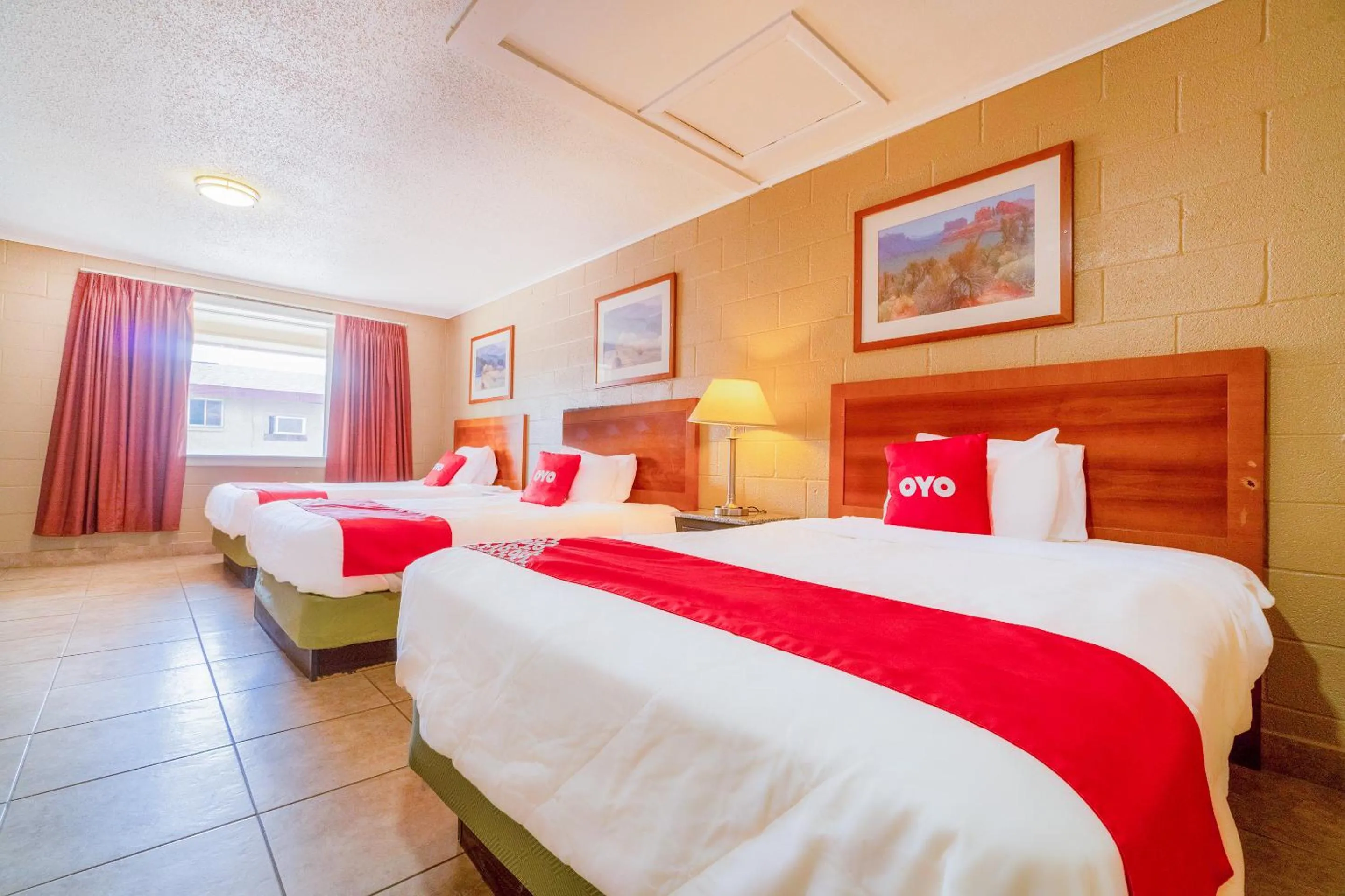 3 Full Bed in Capital O Hotel Beeville -US 181