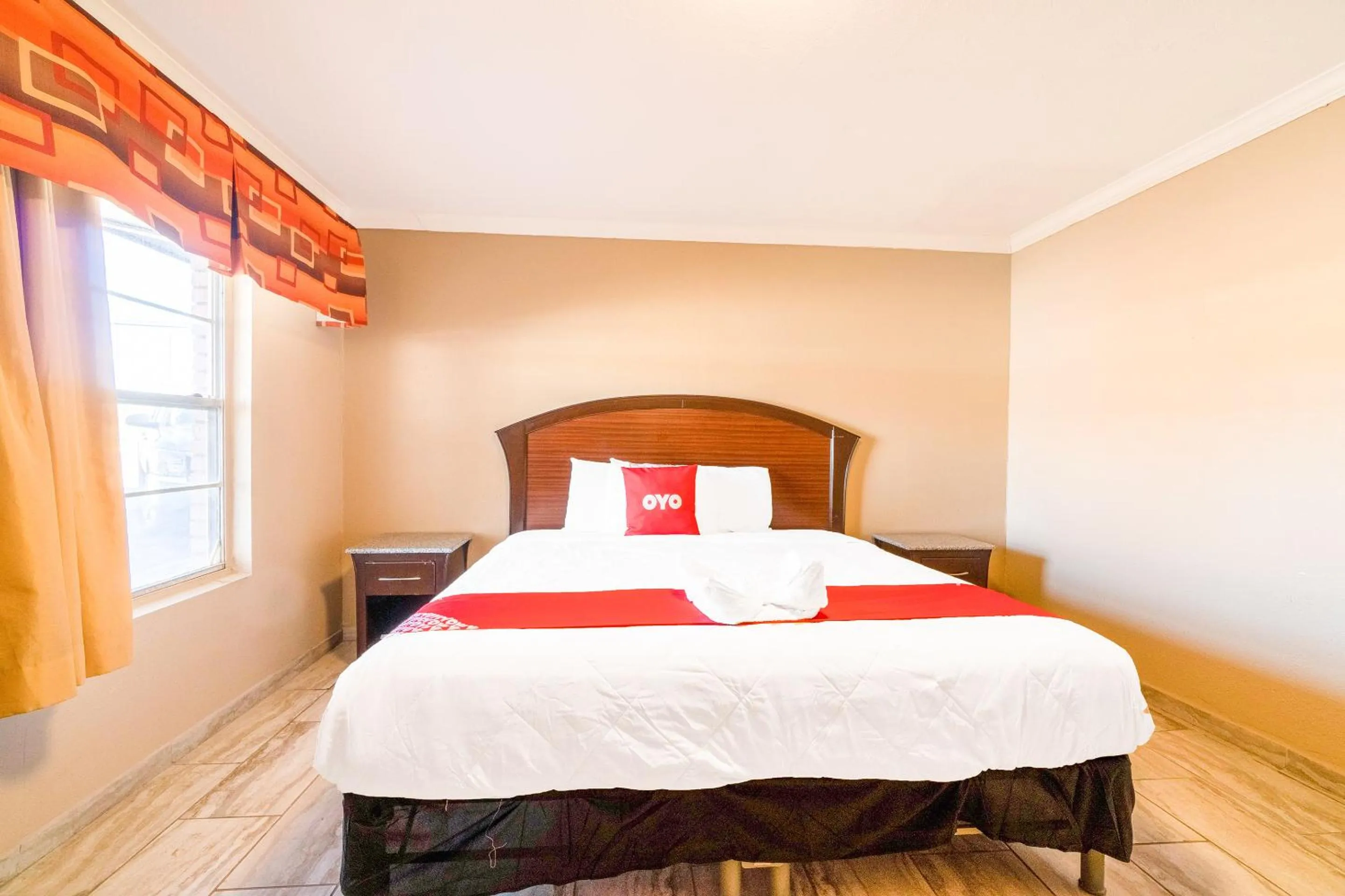 King Bed in Capital O Hotel Beeville -US 181