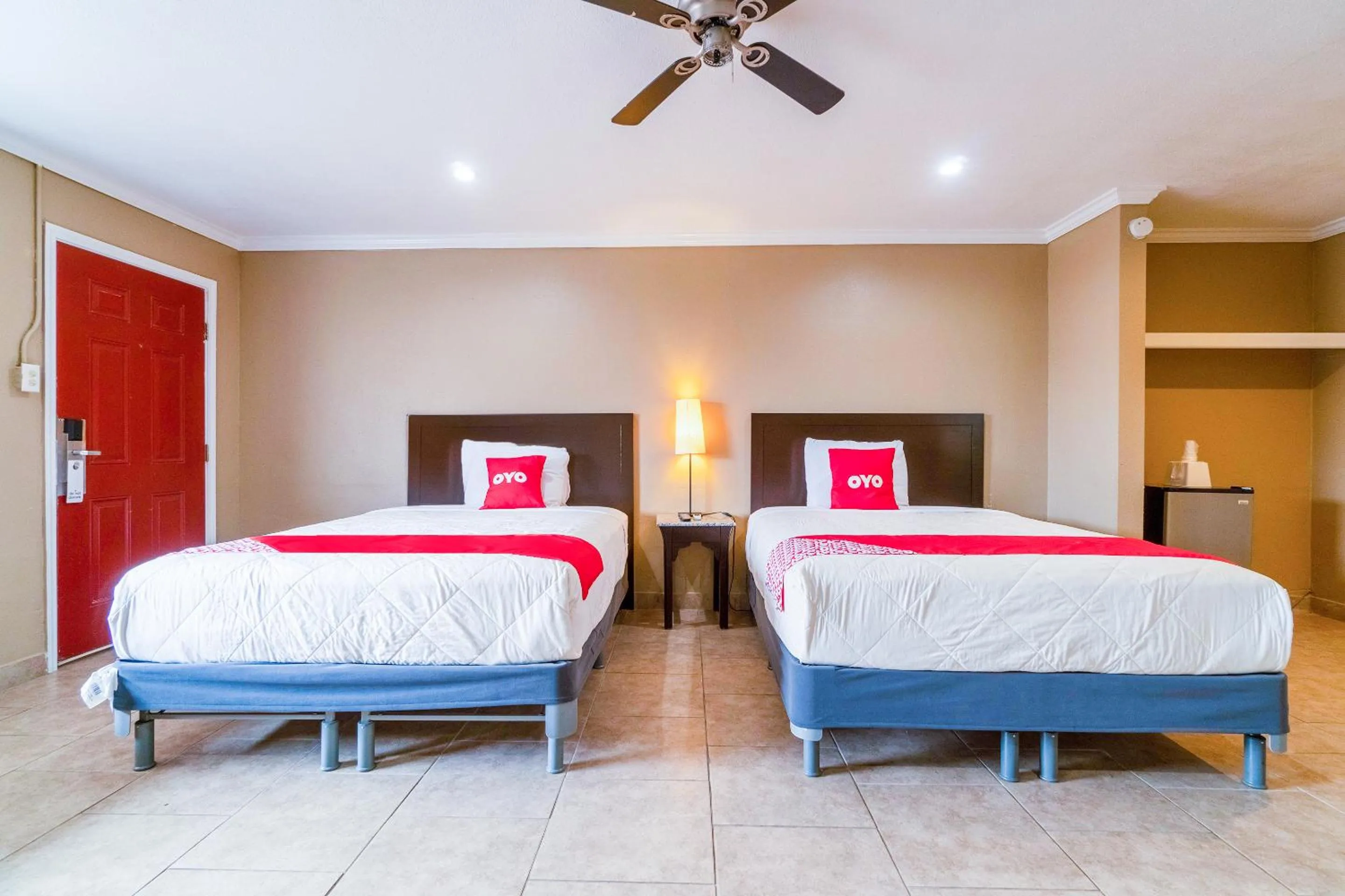 2 Full Bed in Capital O Hotel Beeville -US 181