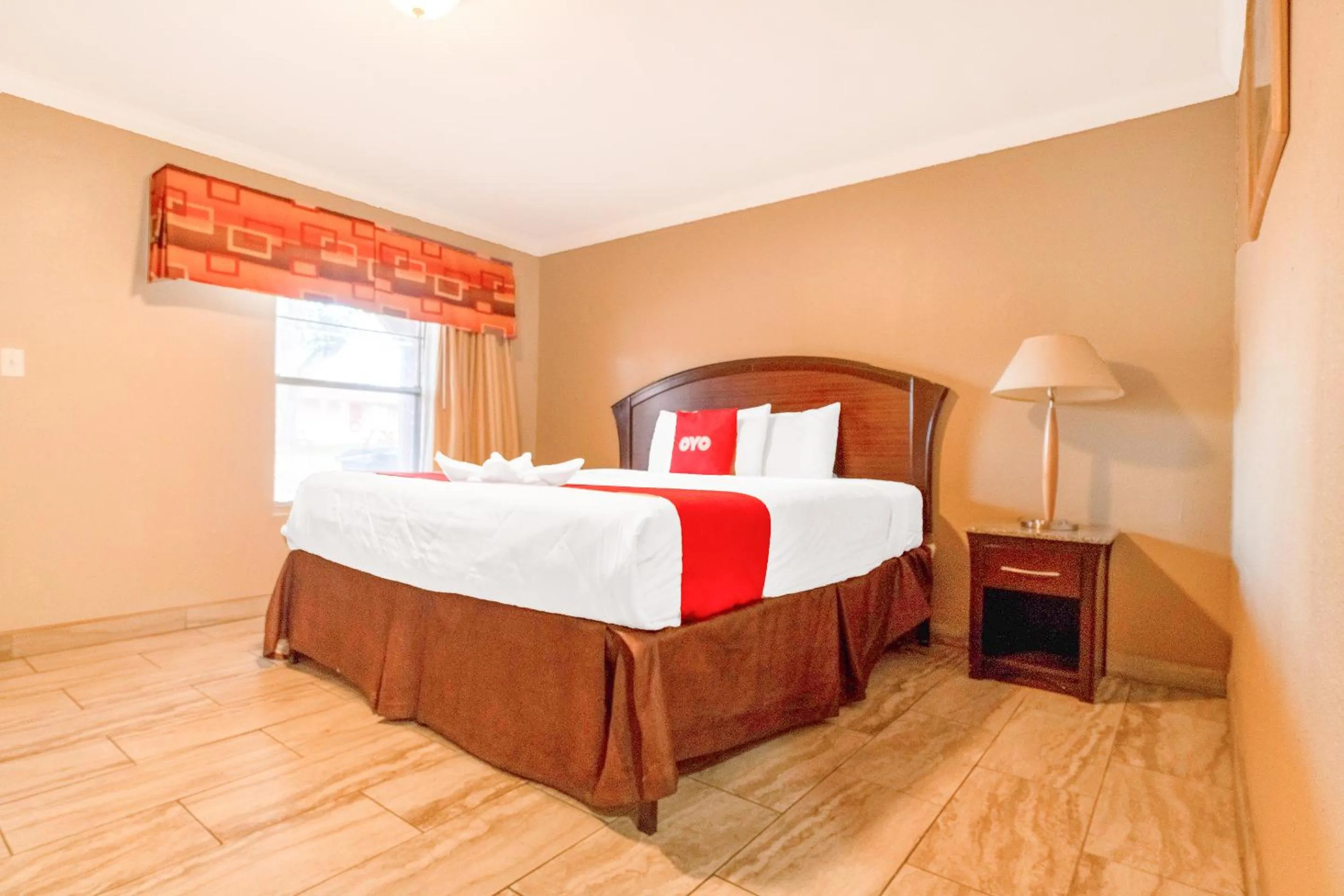Deluxe King Bed in Capital O Hotel Beeville -US 181